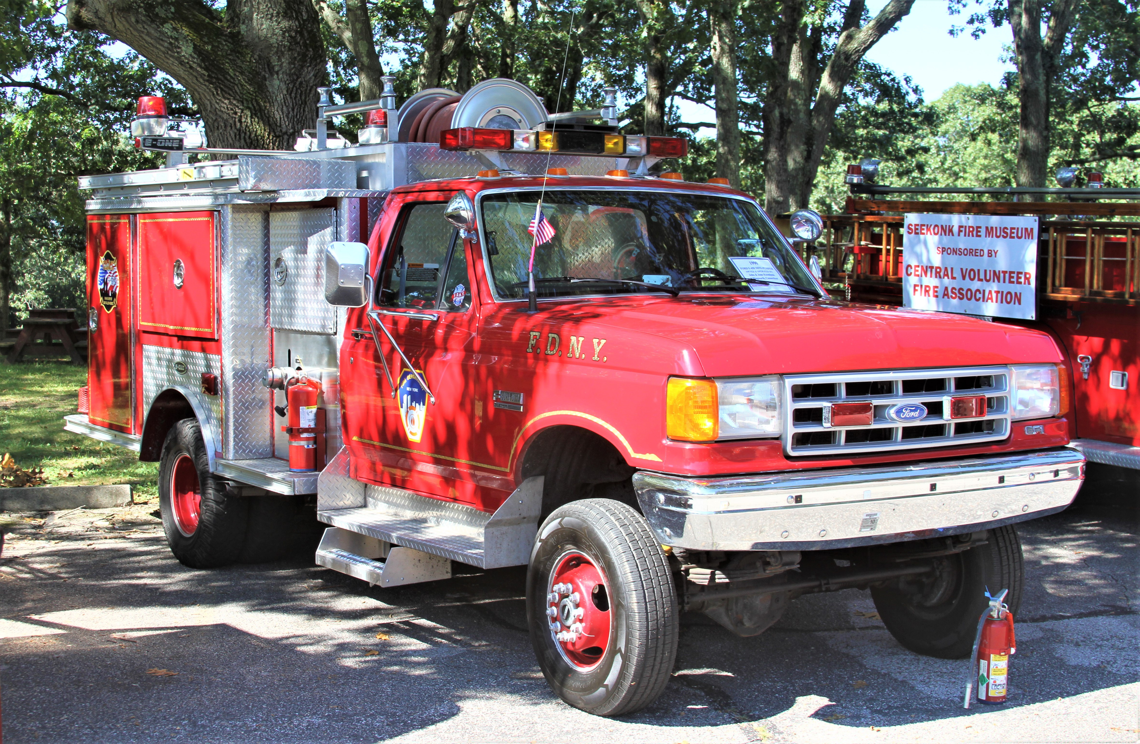 A photo  of Antique Fire Apparatus in Rhode Island
            FDNY 4x4 Brush Truck, a 1990-1998 Ford F-Super Duty/E-One             taken by Richard Schmitter