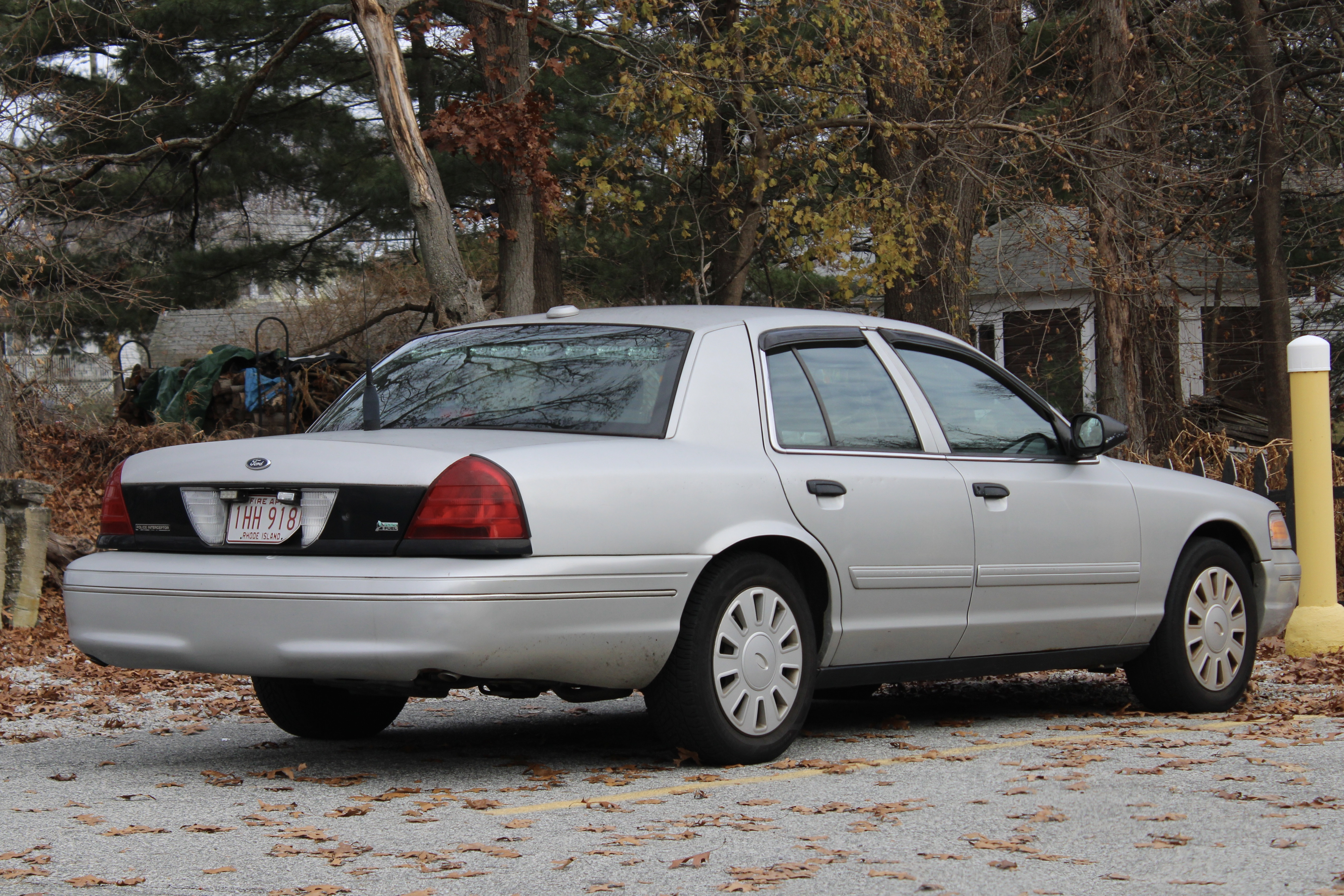 A photo  of Warwick Fire
            Car 50, a 2011 Ford Crown Victoria Police Interceptor             taken by @riemergencyvehicles