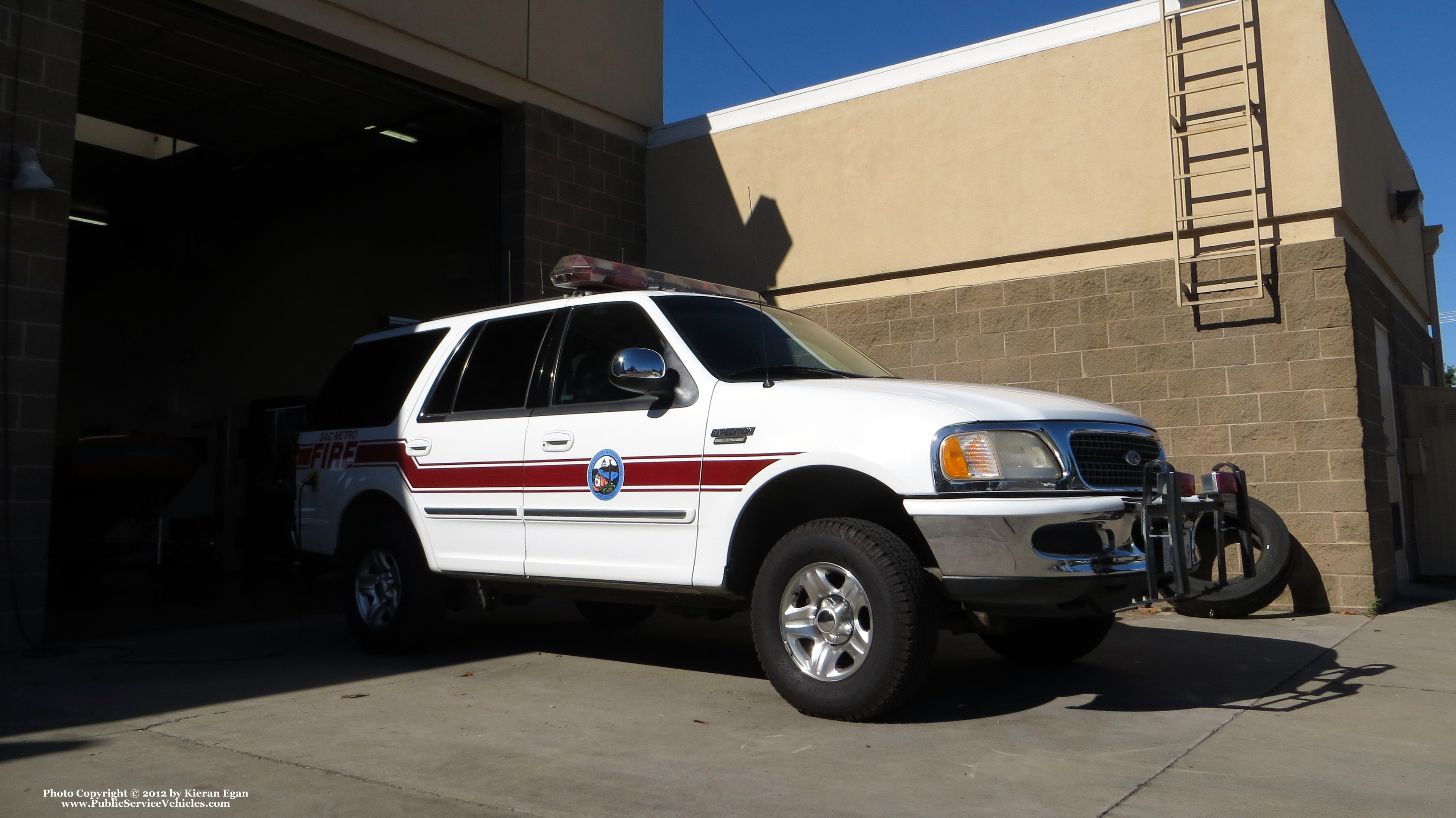 A photo  of Sacramento Metropolitan Fire District
            Marine Support Unit 65, a 1997-2002 Ford Expedition             taken by Kieran Egan