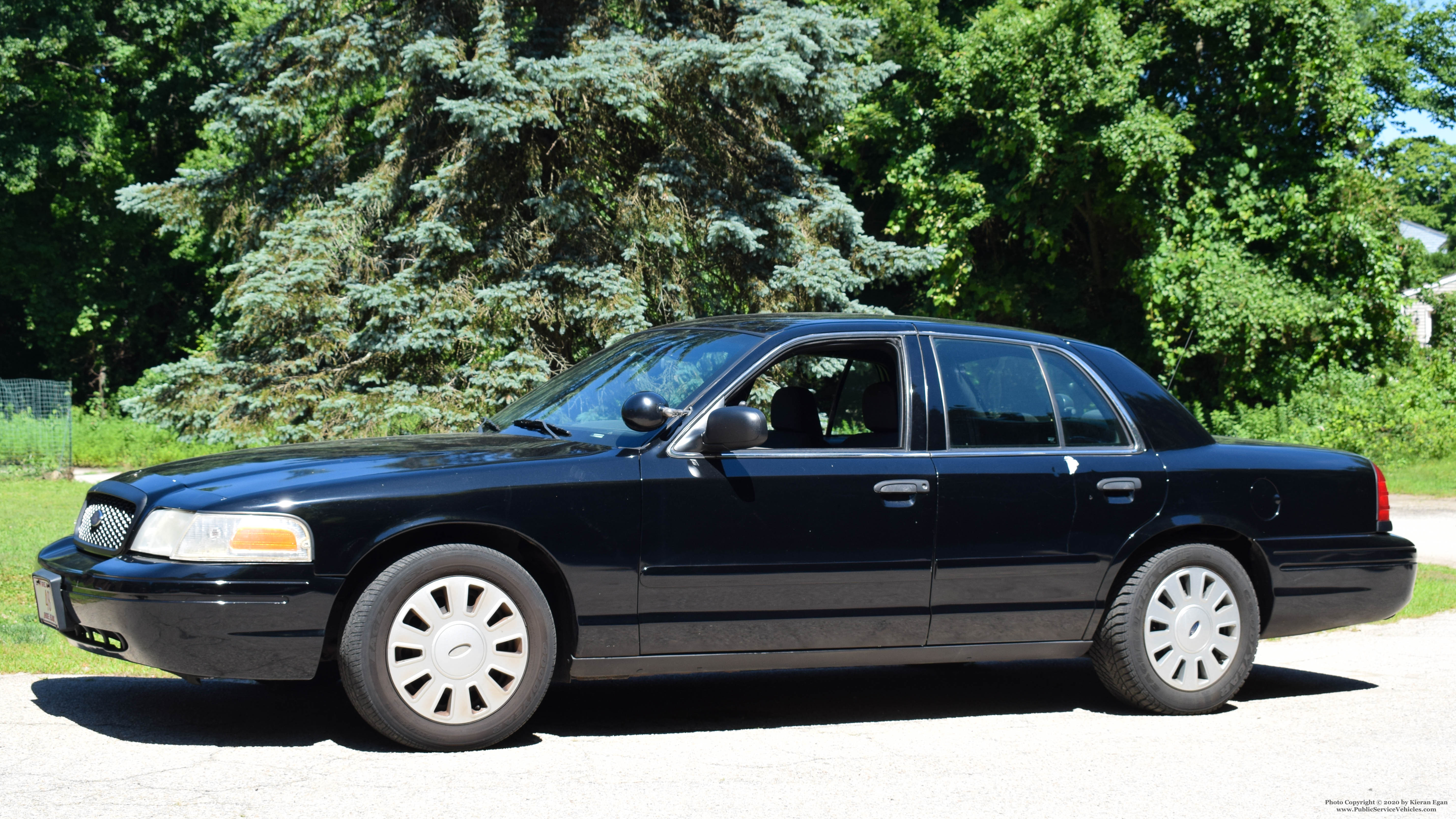 A photo  of Warwick Fire
            Car 31, a 2006-2008 Ford Crown Victoria Police Interceptor             taken by Kieran Egan