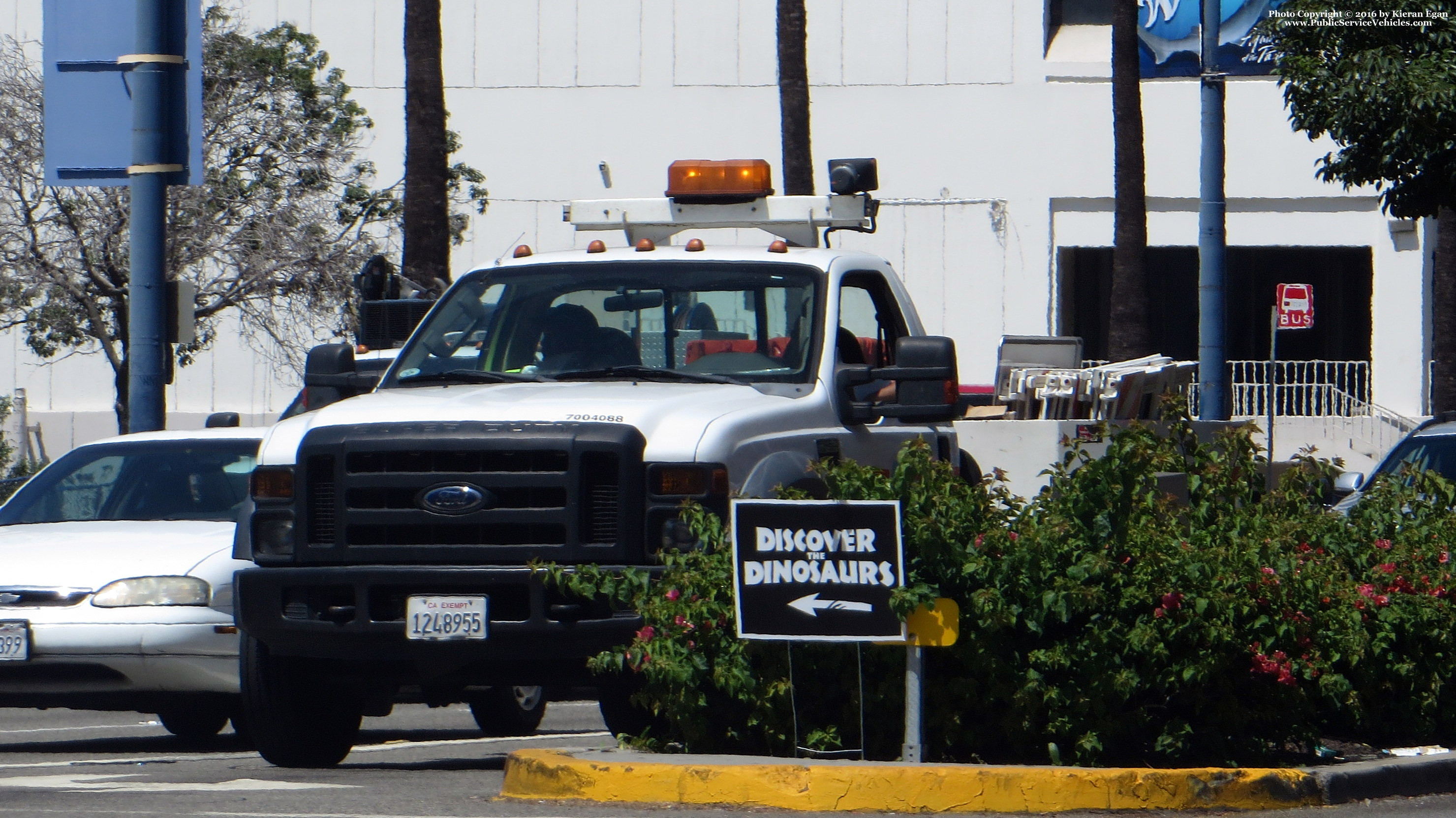 A photo  of California Department of Transportation
            Truck 7004088, a 2008-2011 Ford F-450             taken by Kieran Egan