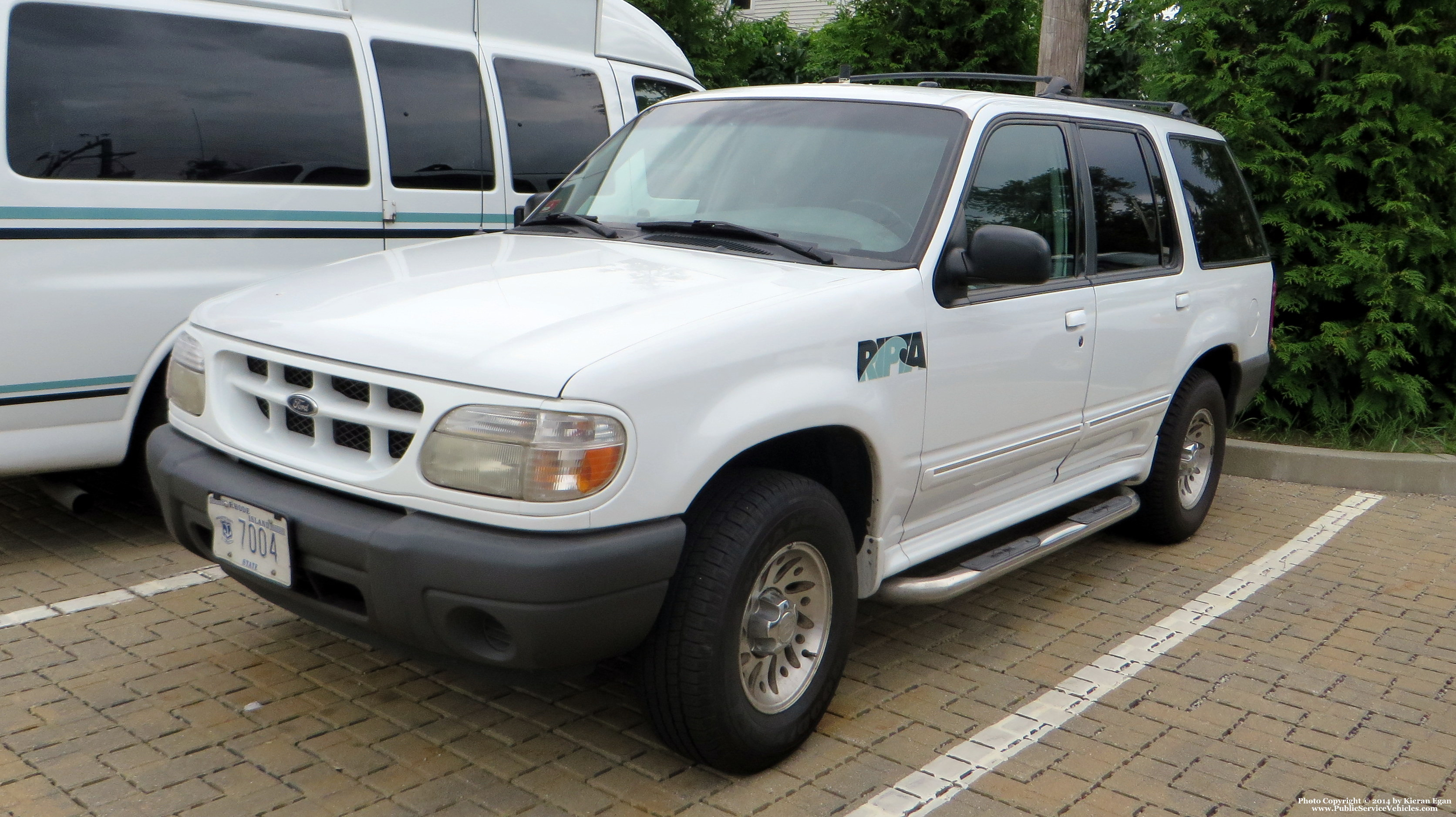 A photo  of Rhode Island Public Transit Authority
            Car 40338, a 1995-2001 Ford Explorer             taken by Kieran Egan