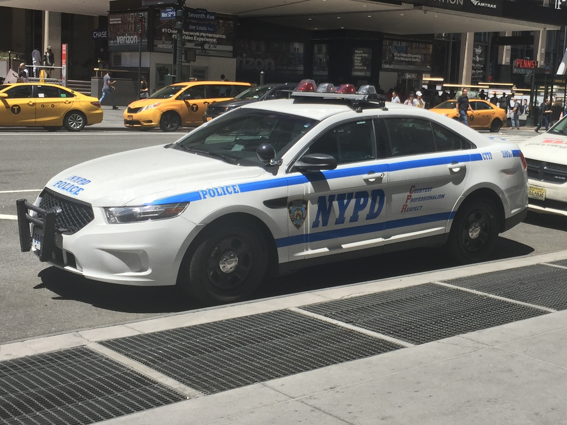 A photo  of New York Police Department
            Cruiser 3103, a 2013-2019 Ford Police Interceptor Sedan             taken by @riemergencyvehicles