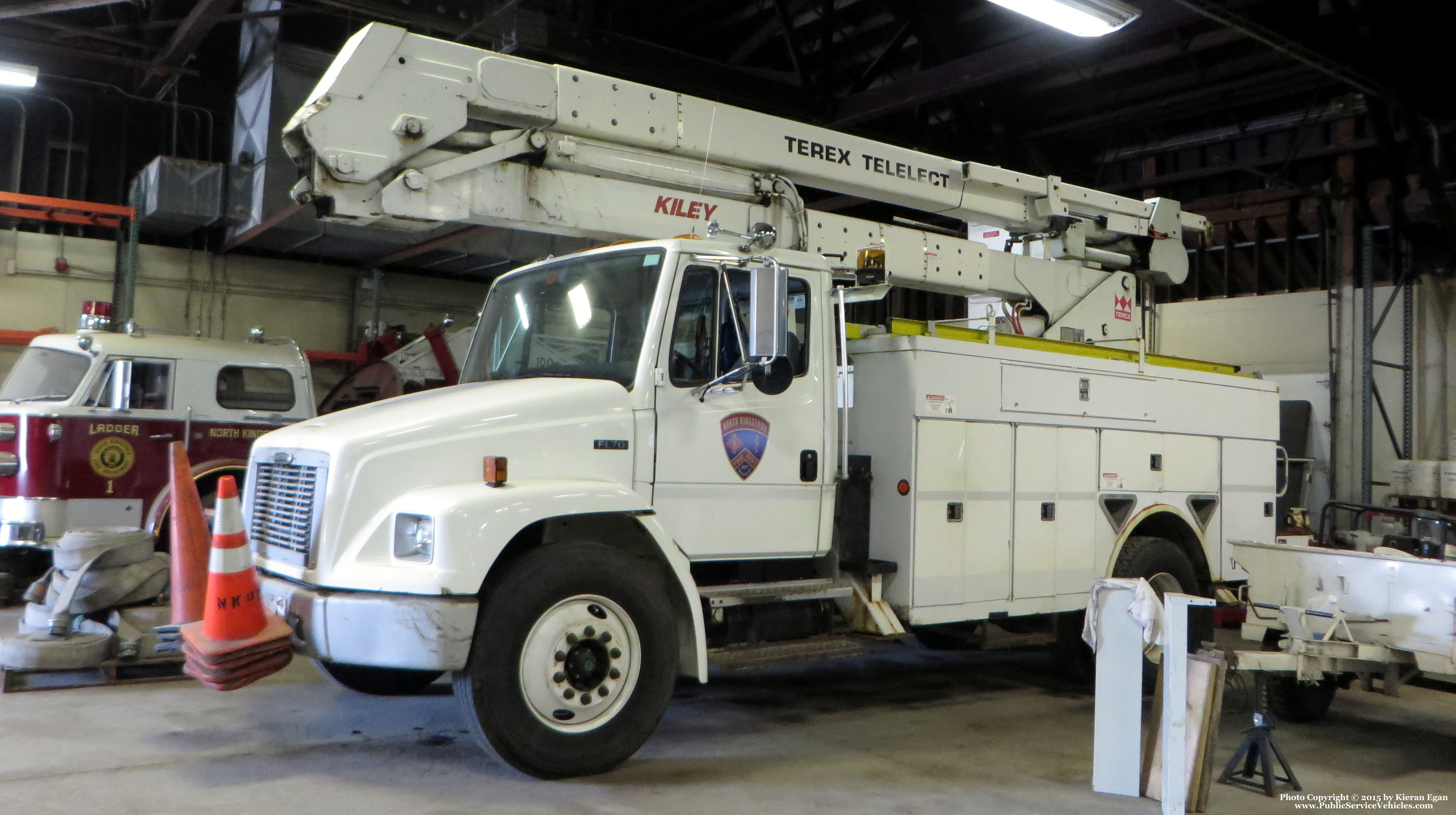 A photo  of North Kingstown Fire
            Fire Alarm Unit, a 1996-2005 Freightliner FL70             taken by Kieran Egan