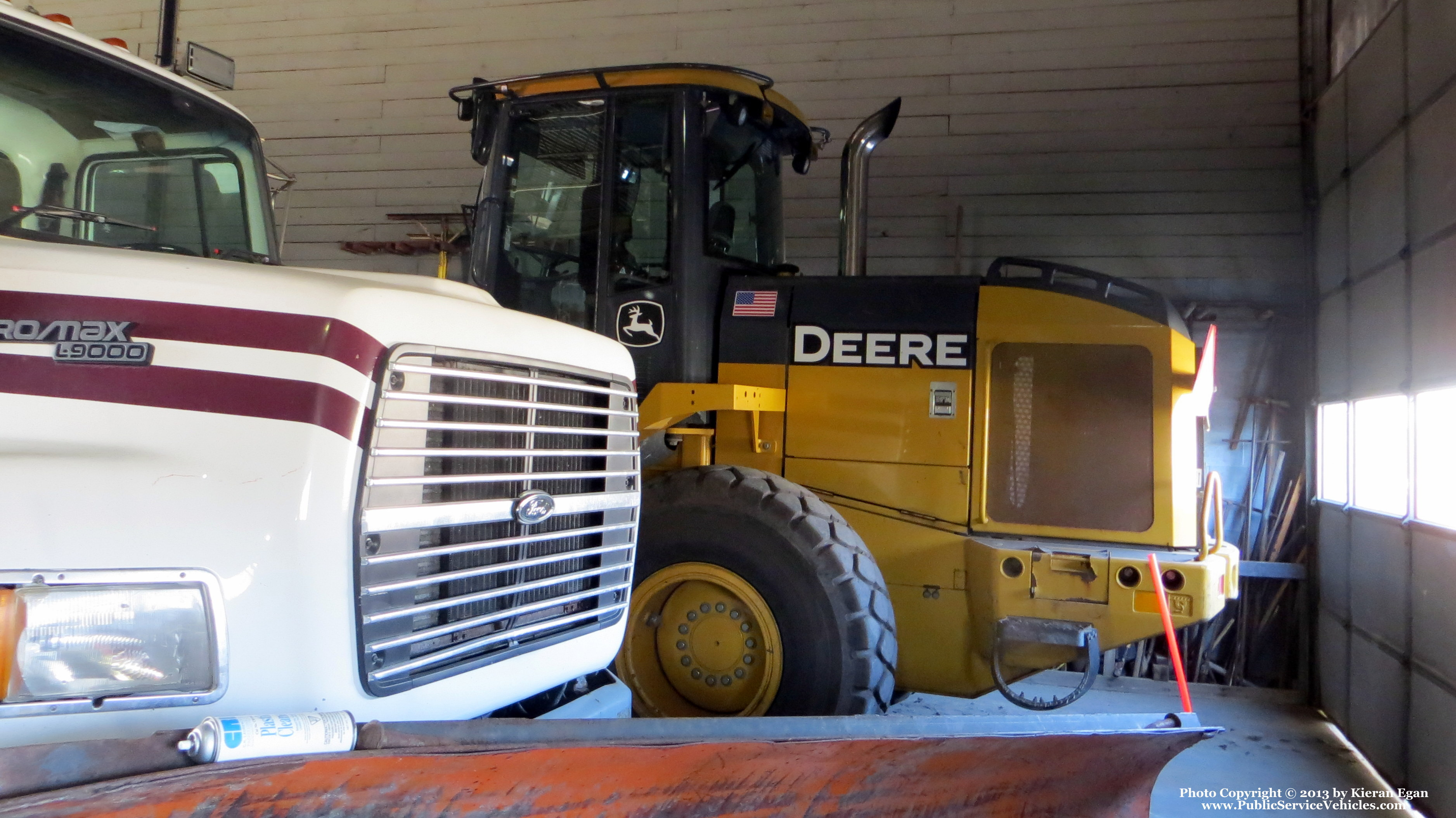 A photo  of Warren Public Works
            Loader 816, a 2000-2010 John Deere Front End Loader             taken by Kieran Egan