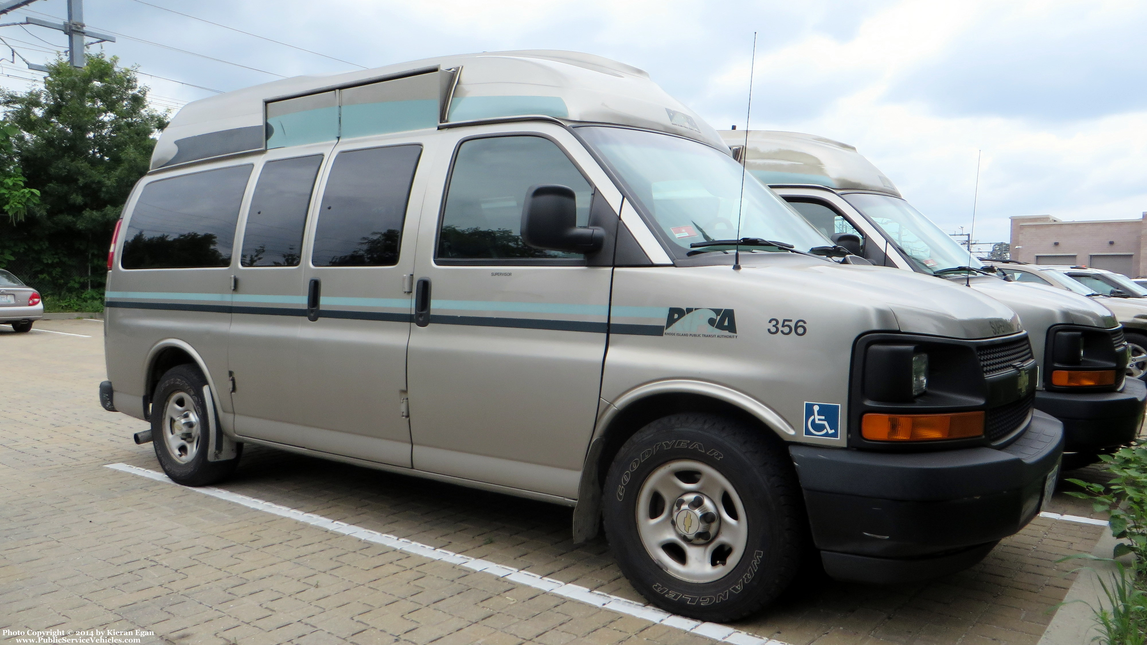 A photo  of Rhode Island Public Transit Authority
            Van 40356, a 2003 Chevrolet Express             taken by Kieran Egan