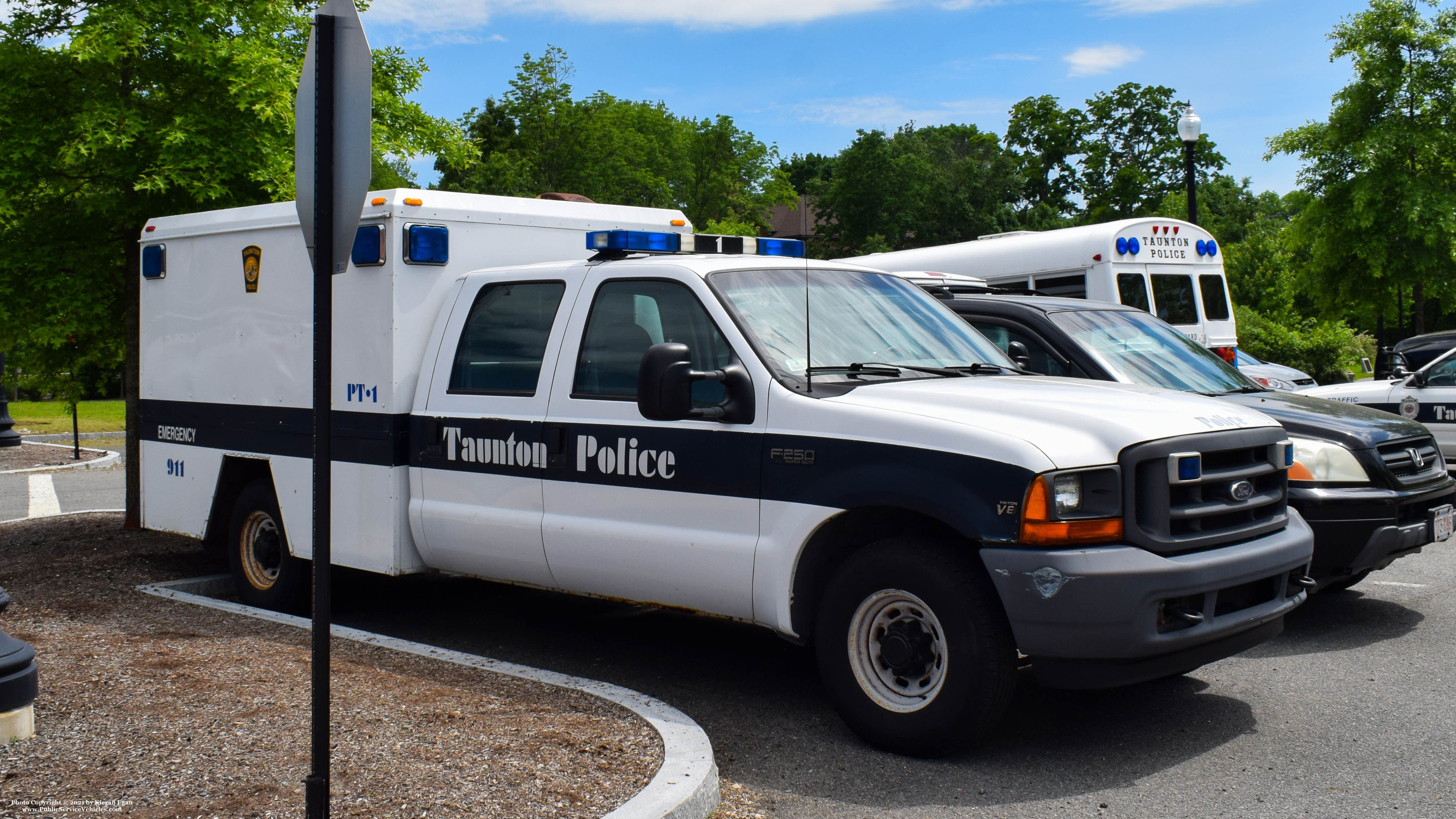 A photo  of Taunton Police
            PT-1, a 1999-2007 Ford F-250 Crew Cab             taken by Kieran Egan