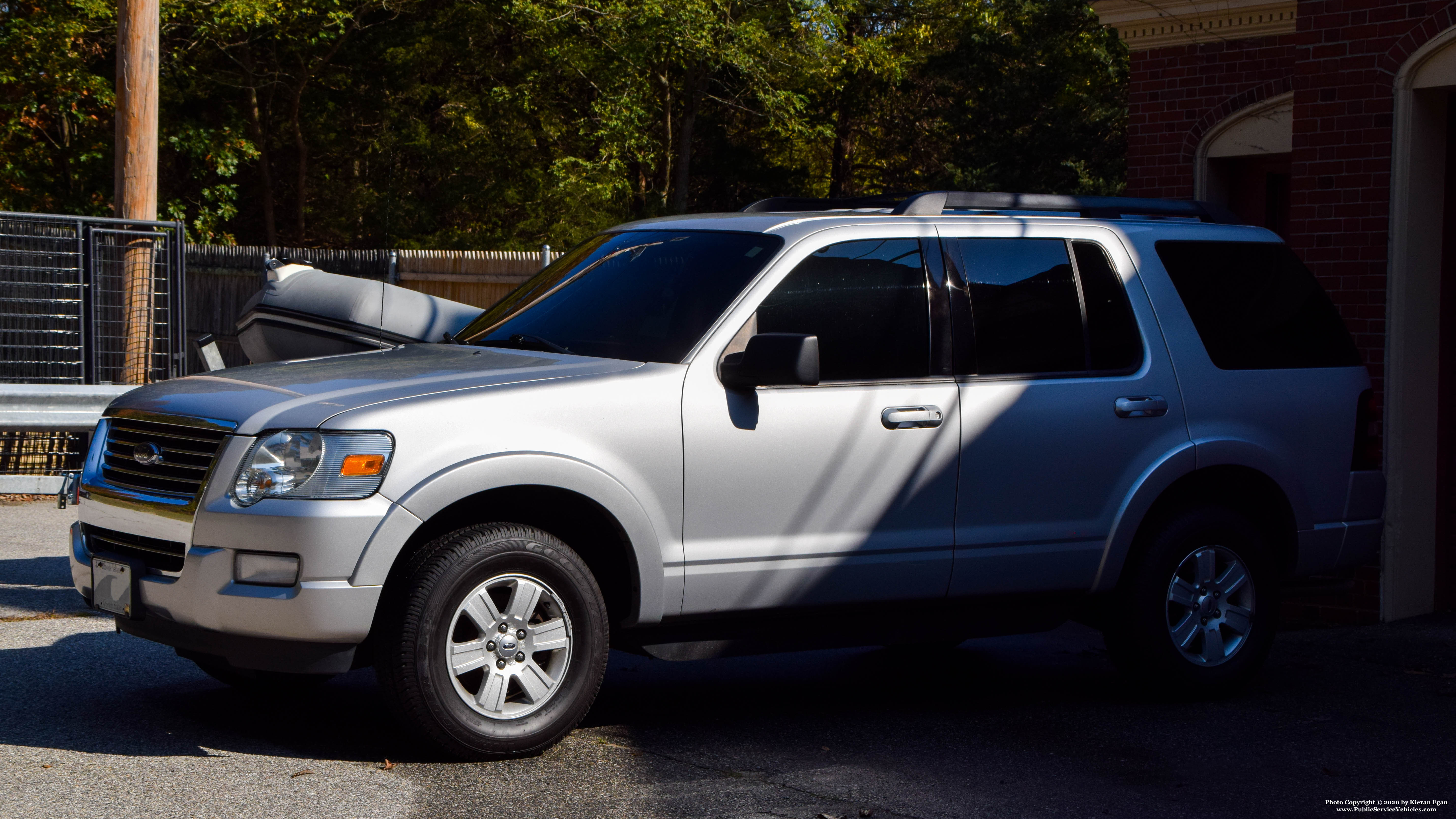 A photo  of Rhode Island State Police
            Unmarked Unit, a 2006-2010 Ford Explorer             taken by Kieran Egan