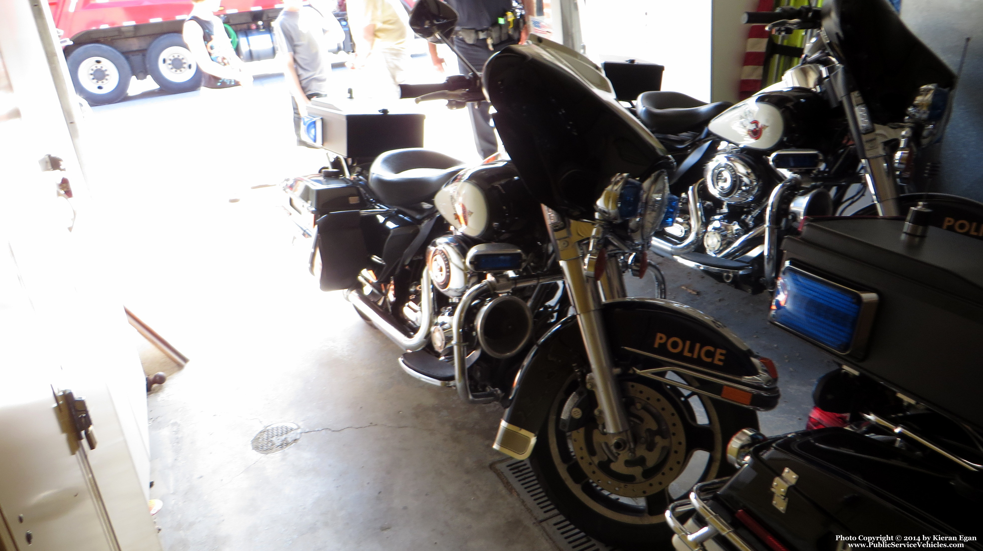 A photo  of Barnstable Police
            E-420, a 2006-2014 Harley-Davidson Electra Glide             taken by Kieran Egan