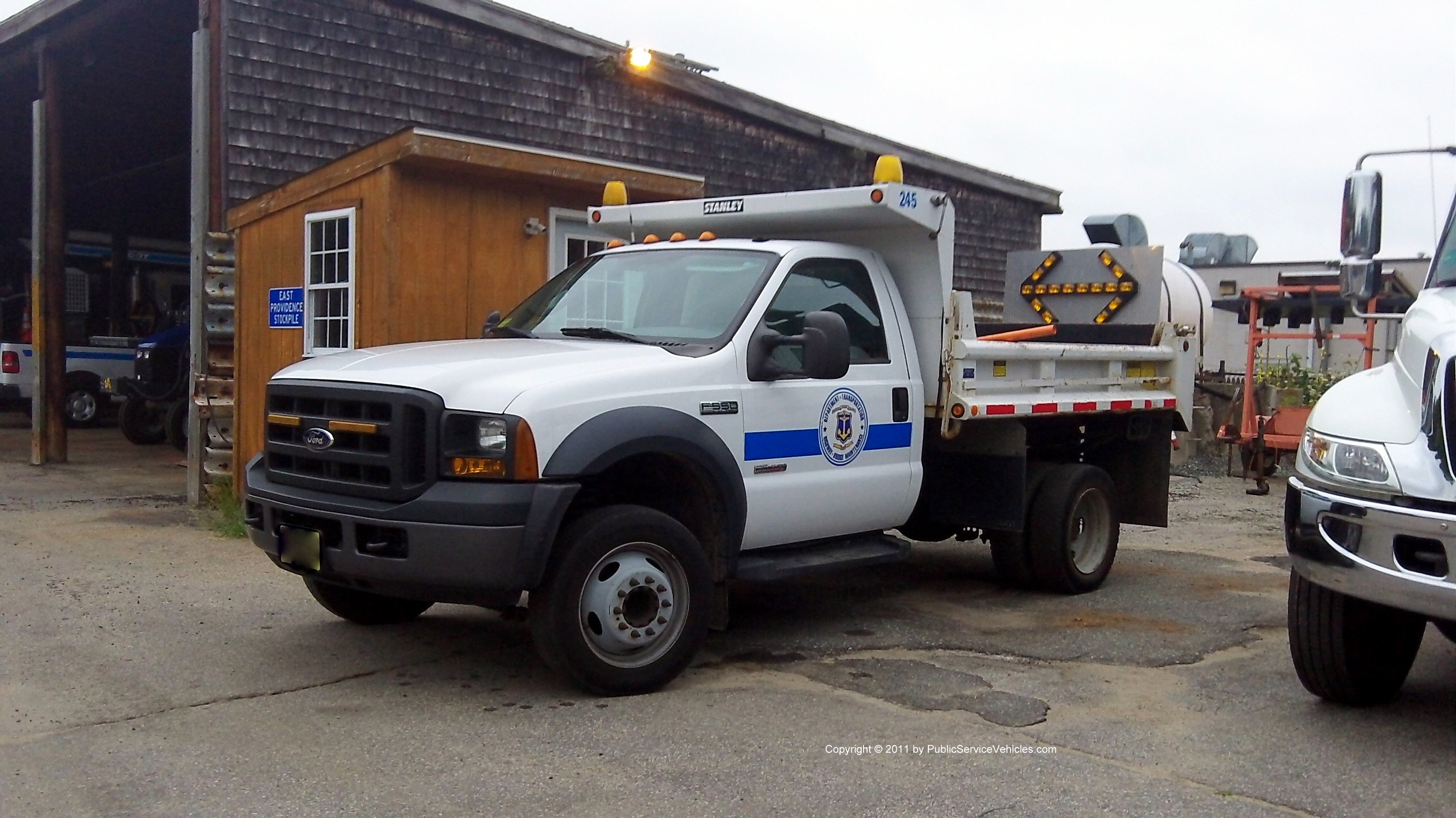A photo  of Rhode Island Department of Transportation
            Truck 245, a 2005-2007 Ford F-550             taken by Kieran Egan