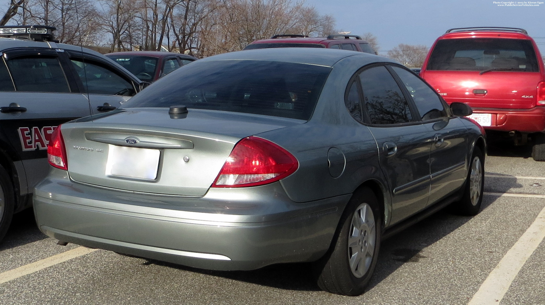 A photo  of East Providence Police
            Unmarked Unit, a 2000-2006 Ford Taurus             taken by Kieran Egan