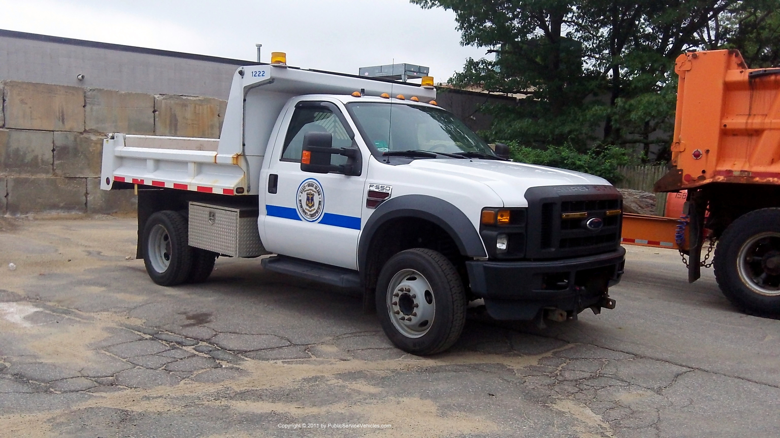 A photo  of Rhode Island Department of Transportation
            Truck 1222, a 2008-2010 Ford F-550             taken by Kieran Egan