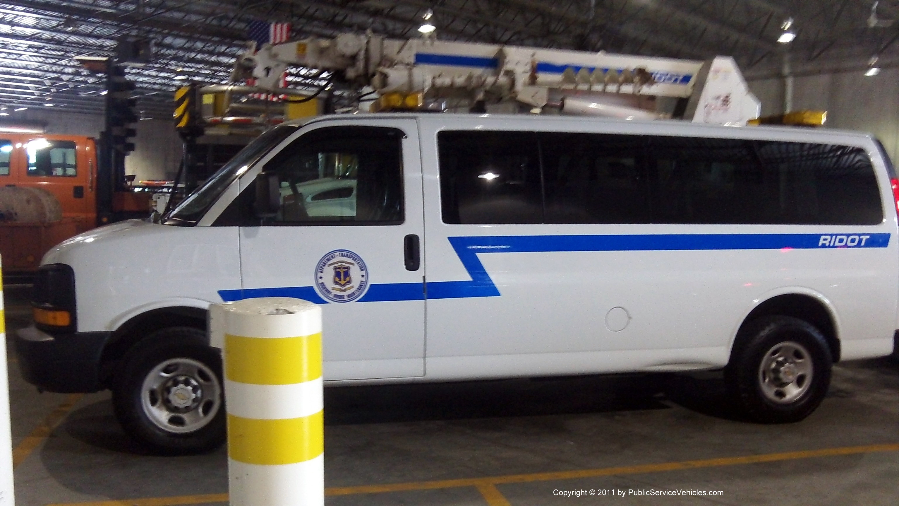 A photo  of Rhode Island Department of Transportation
            Van 341, a 2003-2011 Chevrolet Express             taken by Kieran Egan