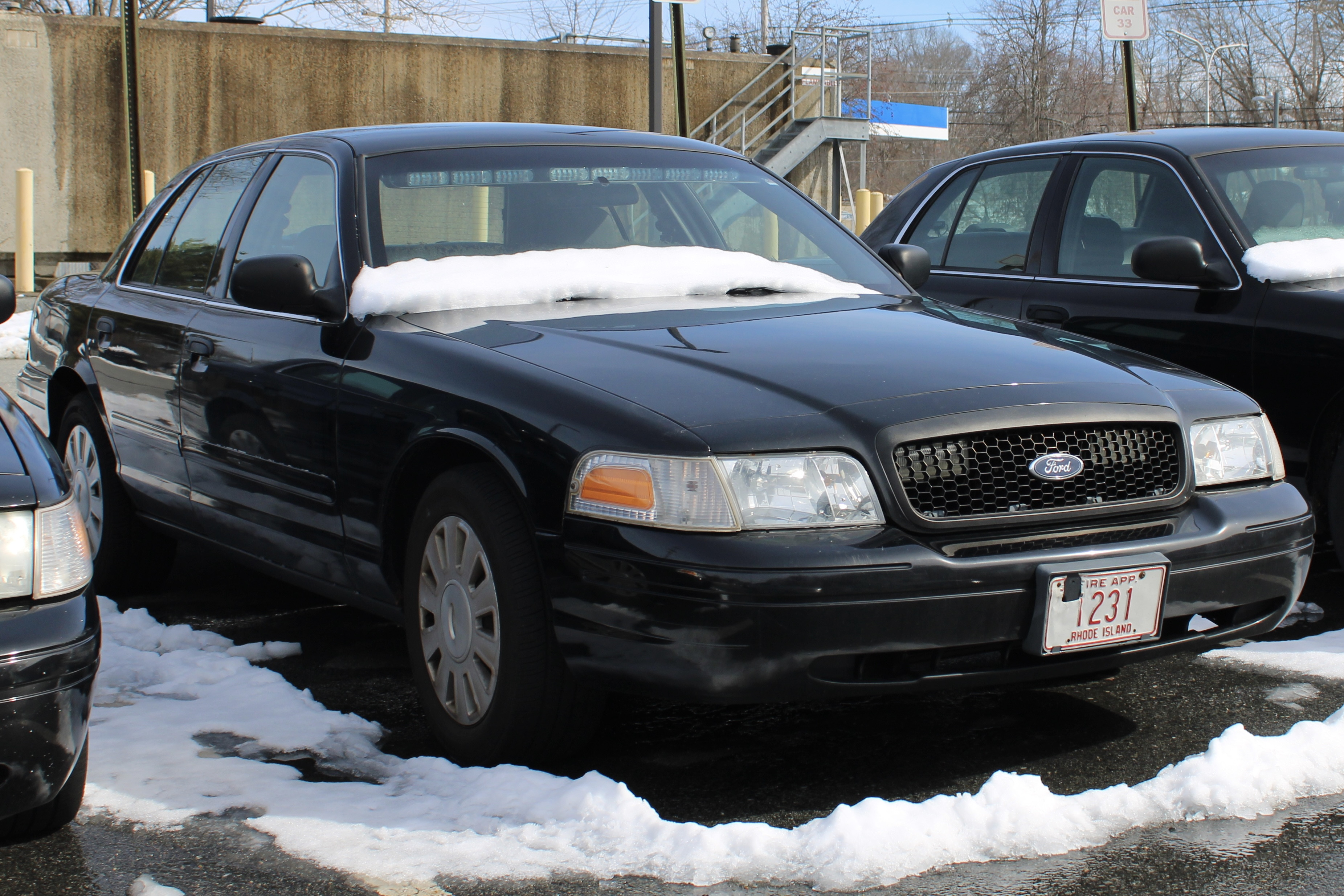A photo  of Warwick Fire
            Administration Car, a 2006-2008 Ford Crown Victoria Police Interceptor             taken by @riemergencyvehicles