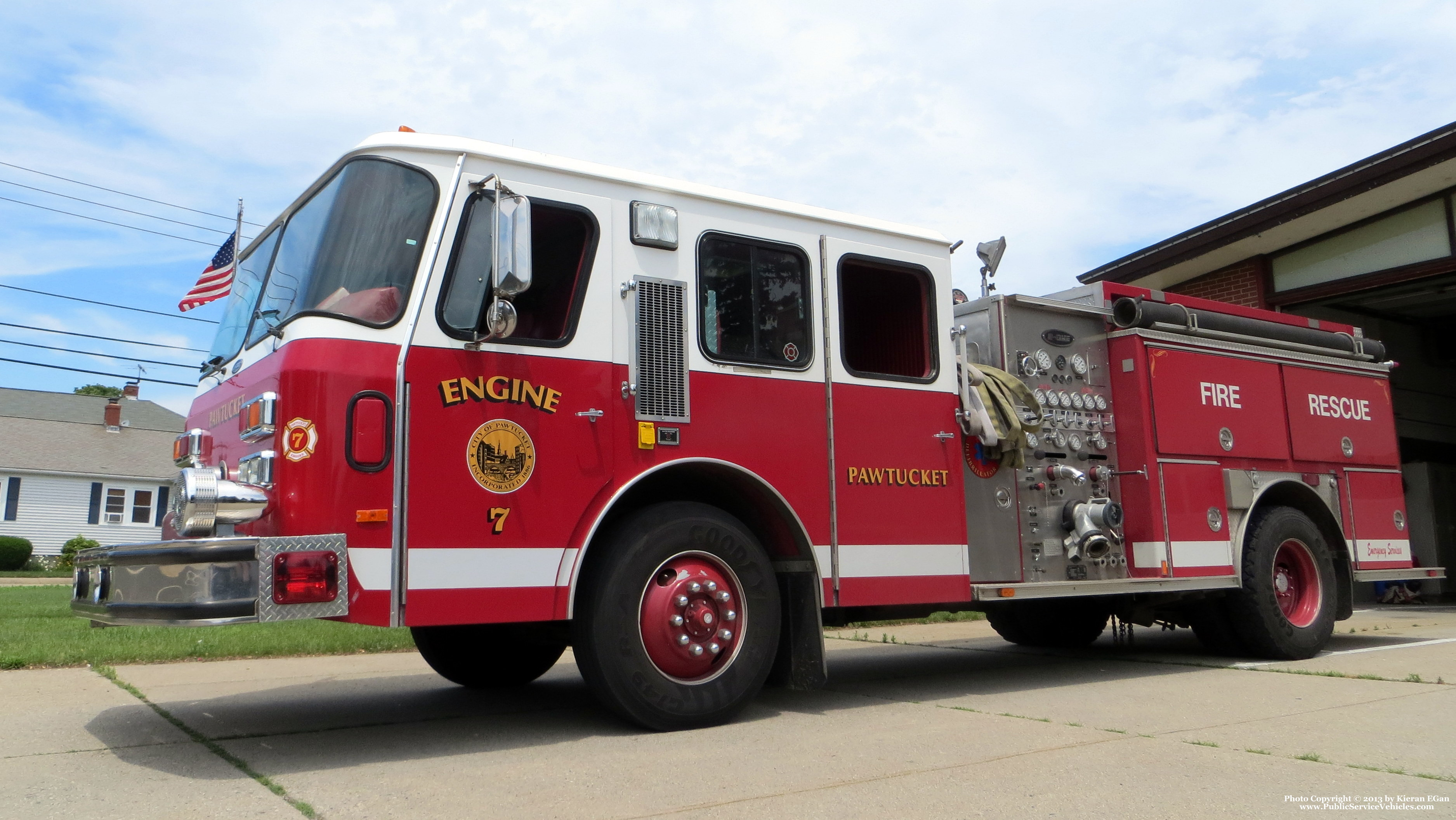 A photo  of Pawtucket Fire
            Engine 7, a 1990 E-One             taken by Kieran Egan
