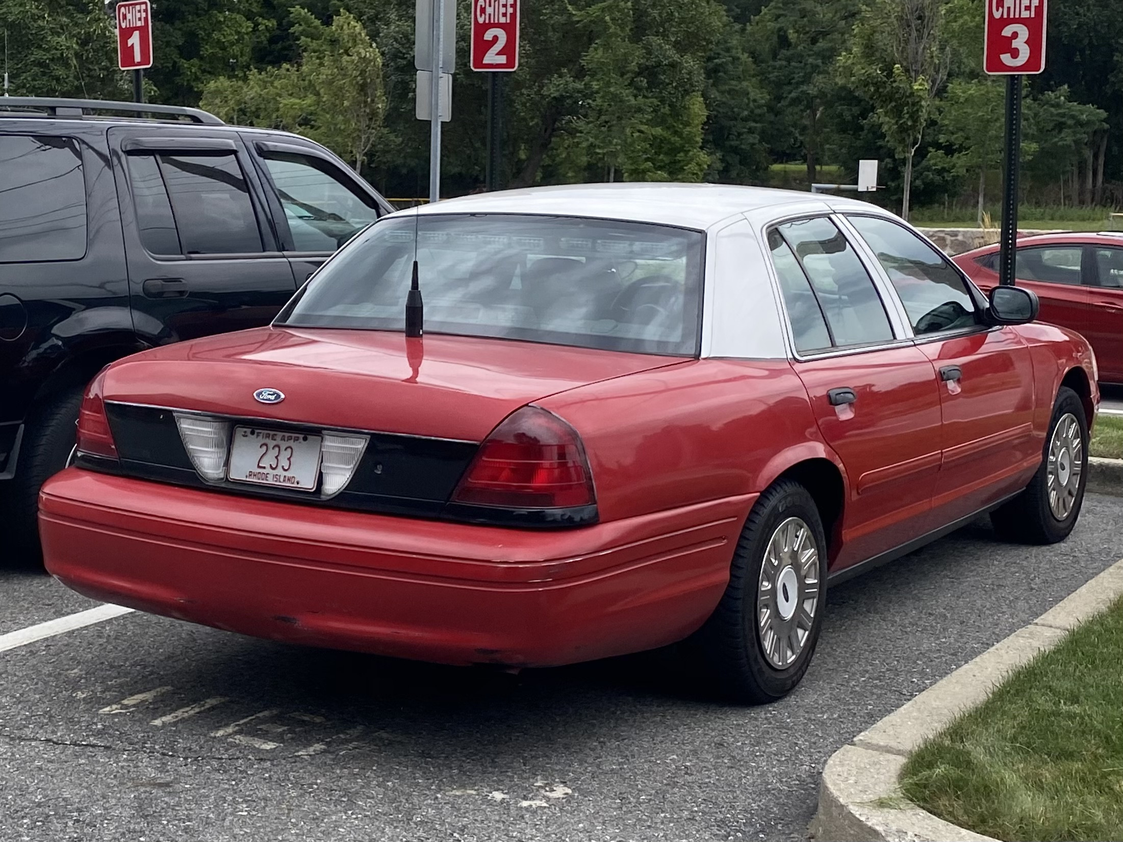A photo  of Warwick Fire
            Car 3, a 2003-2004 Ford Crown Victoria Police Interceptor             taken by @riemergencyvehicles