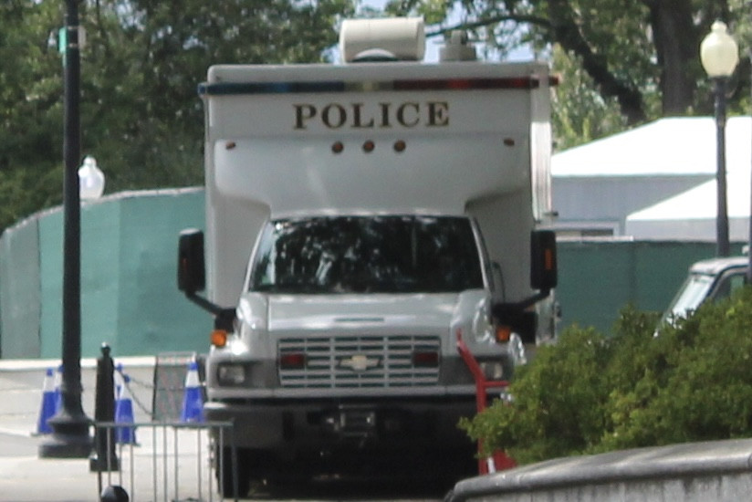 A photo  of United States Secret Service
            Specialty Unit, a 2003-2007 Chevrolet C-Series             taken by @riemergencyvehicles