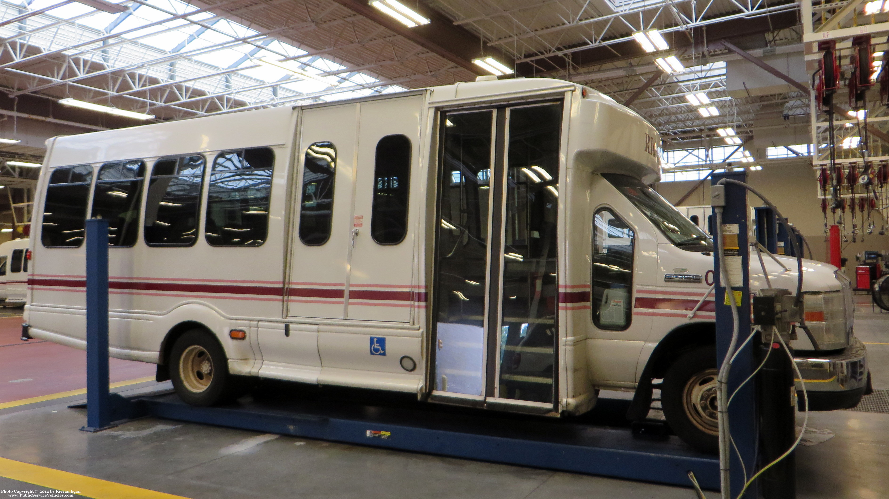 A photo  of Rhode Island Public Transit Authority
            Paratransit Bus 0826, a 2008 Ford E-450 Bus             taken by Kieran Egan