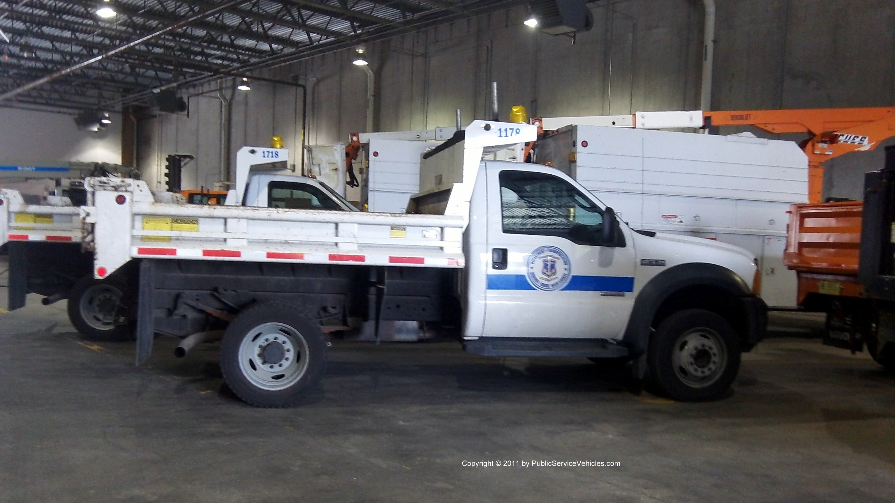 A photo  of Rhode Island Department of Transportation
            Truck 1178, a 2005-2007 Ford F-550             taken by Kieran Egan