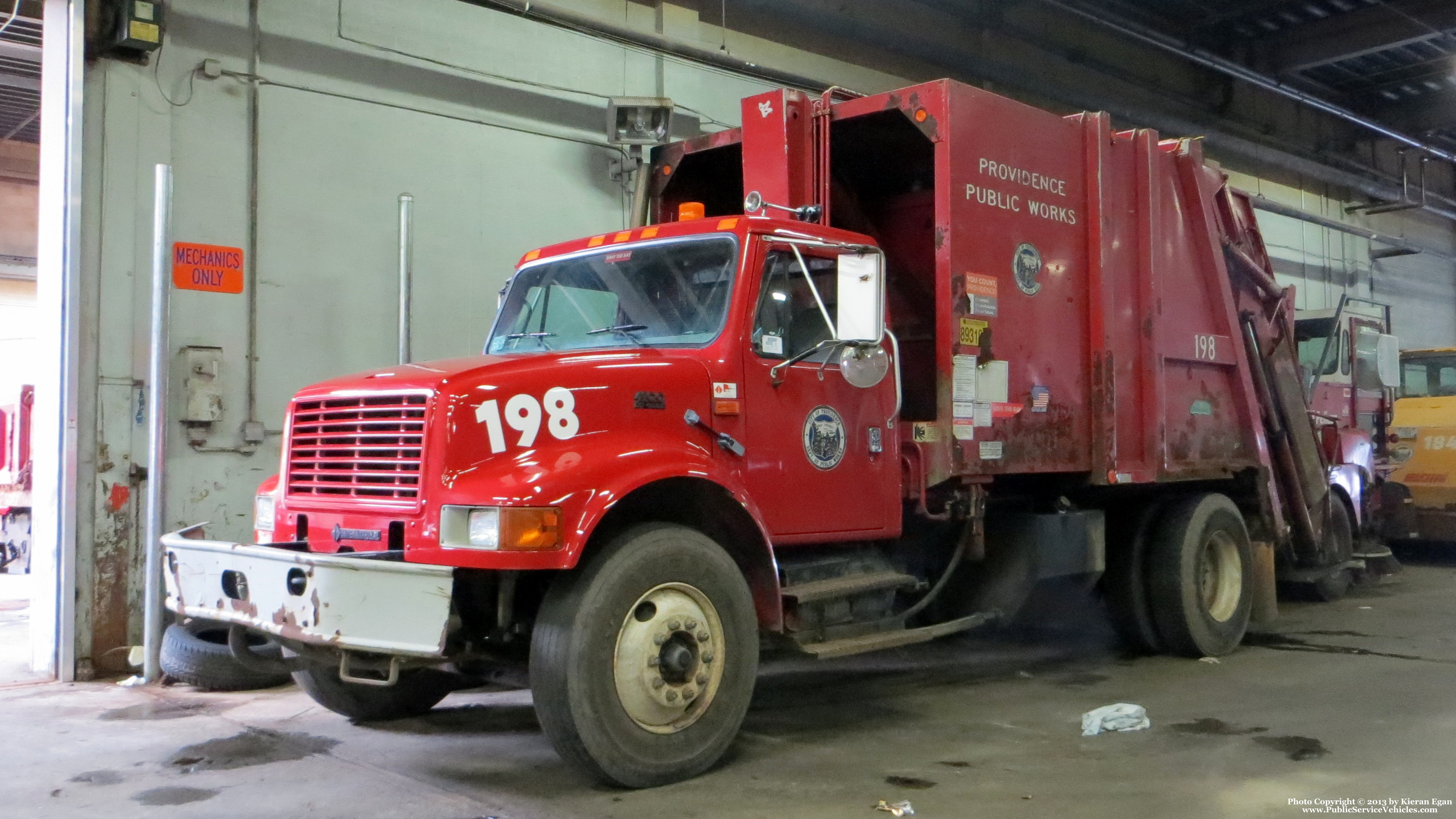 A photo  of Providence Highway Division
            Truck 198, a 1989-2001 International 4700             taken by Kieran Egan