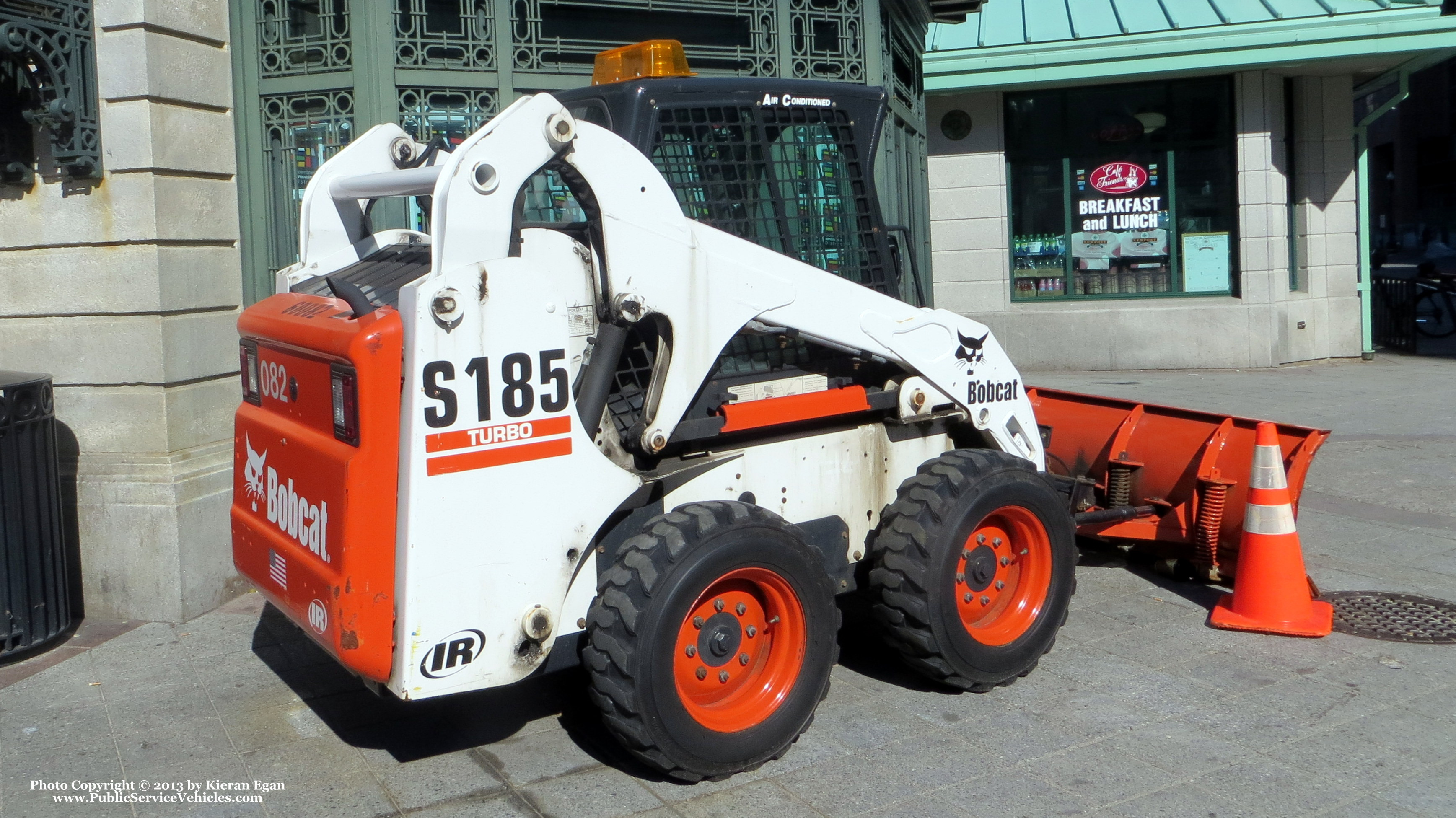 A photo  of Rhode Island Public Transit Authority
            Bobcat 60082, a 2000 Bobcat S185             taken by Kieran Egan