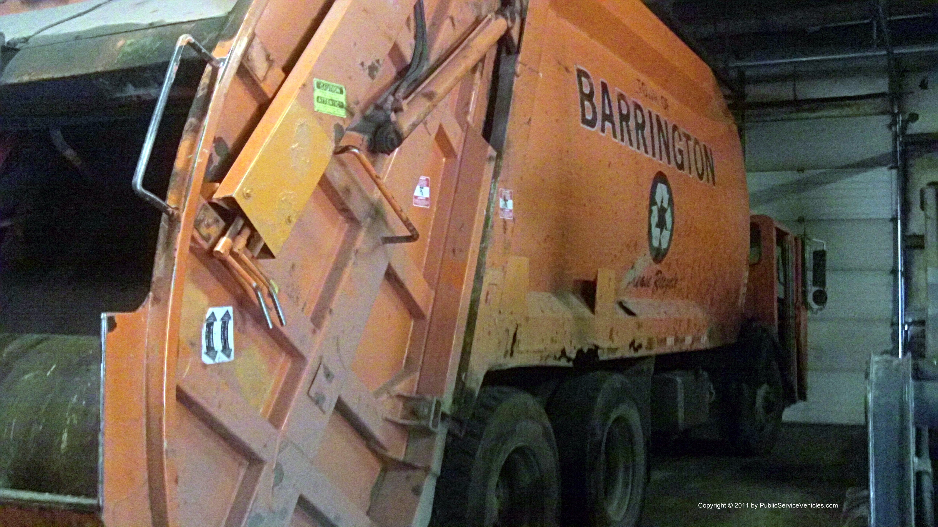 A photo  of Barrington Public Works
            Truck 175, a 1995 Crane Carrier/McNeilus Rear-Loader             taken by Kieran Egan