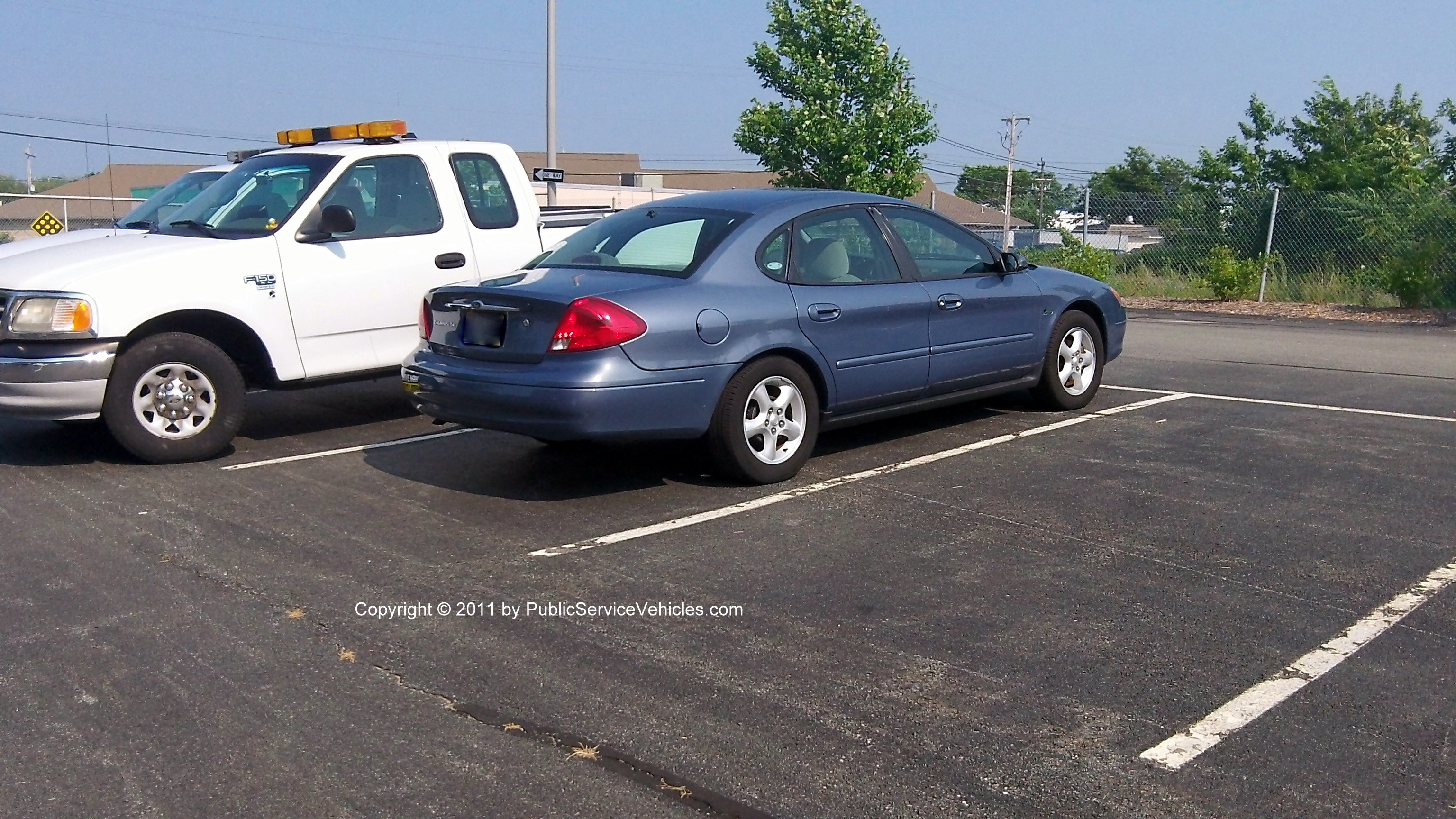 A photo  of Rhode Island Department of Transportation
            Car 2561, a 2001-2007 Ford Taurus             taken by Kieran Egan