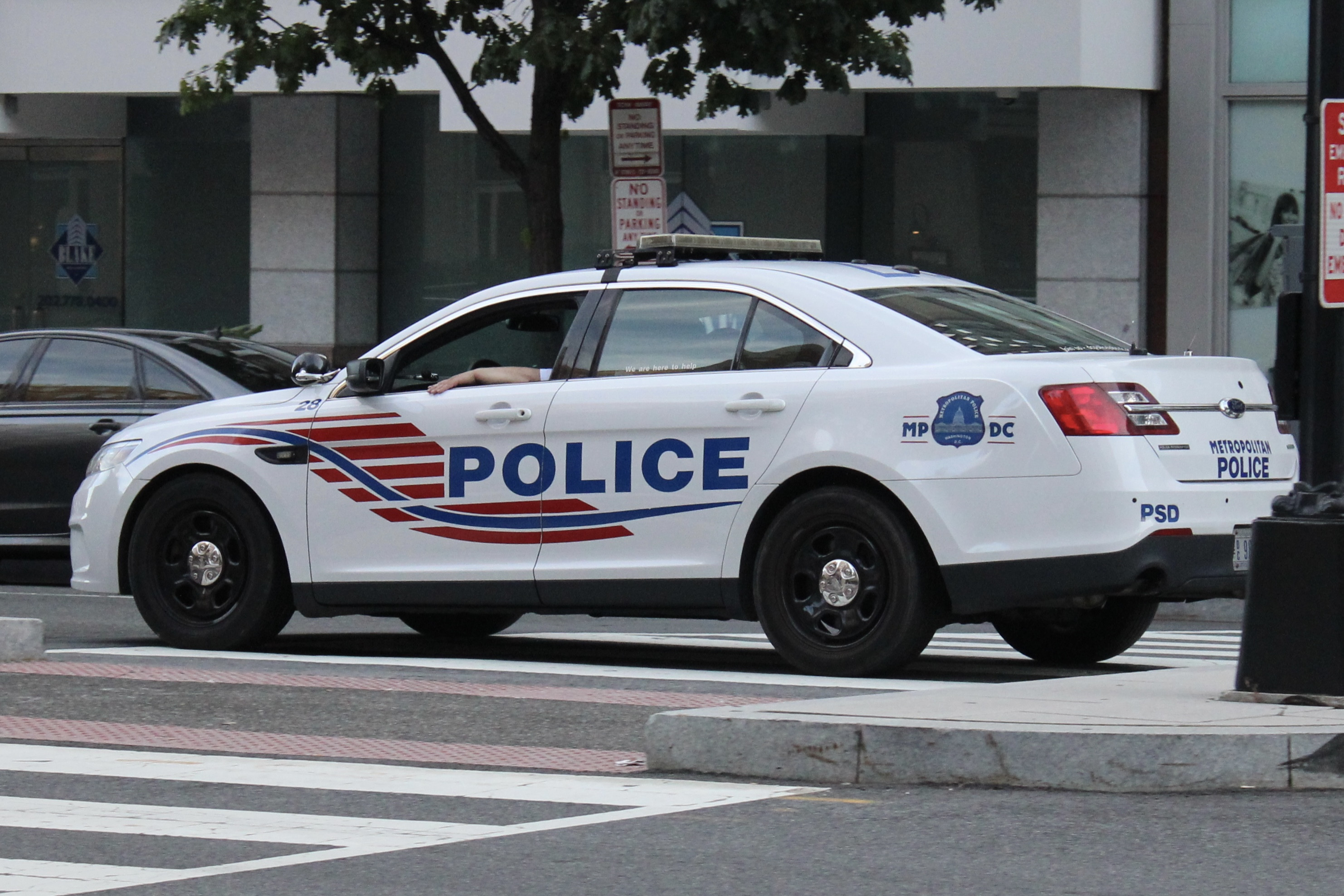 A photo  of Metropolitan Police Department of the District of Columbia
            Cruiser 28, a 2013 Ford Police Interceptor Sedan             taken by @riemergencyvehicles