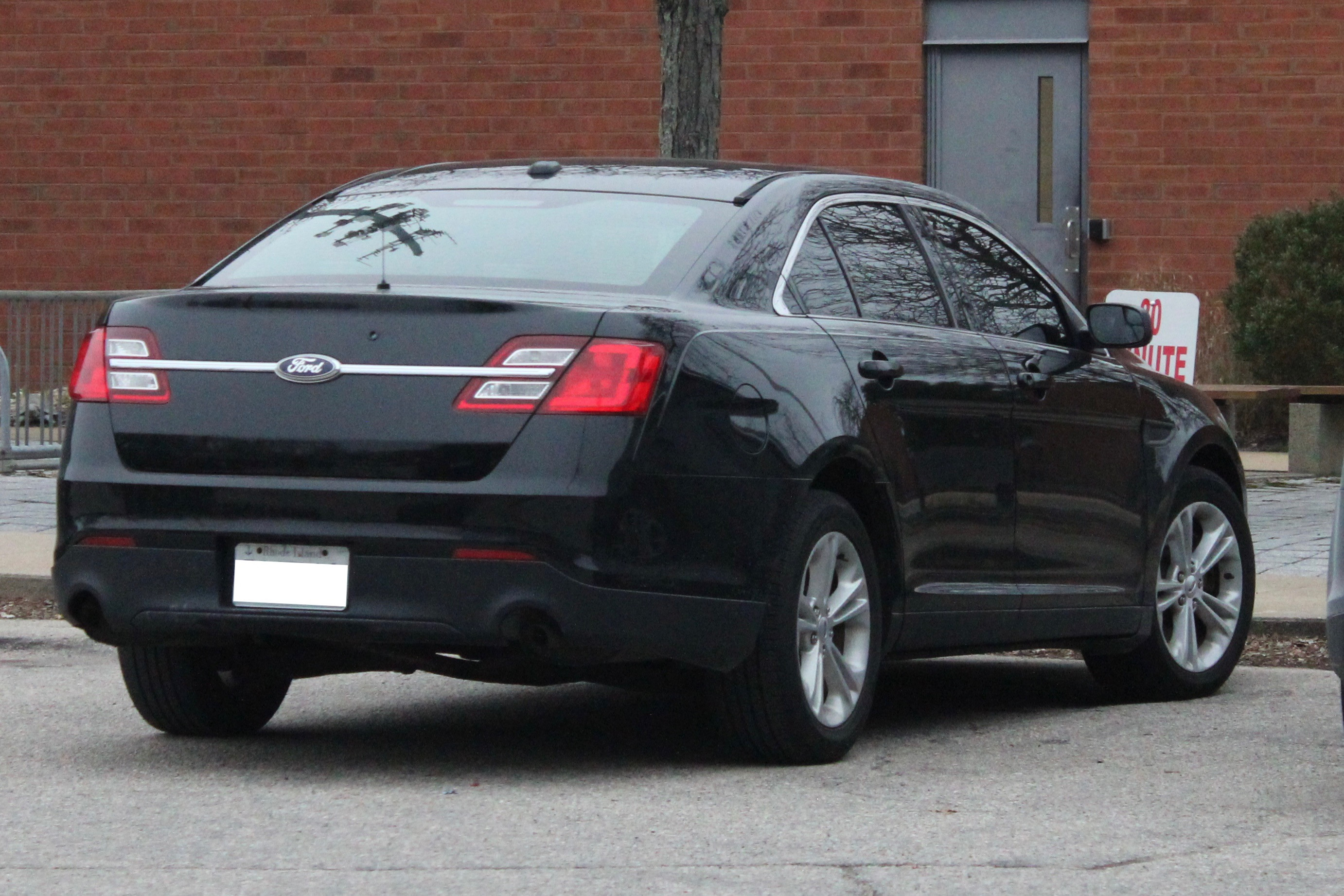 A photo  of Providence Police
            Unmarked Unit, a 2013-2019 Ford Police Interceptor Sedan             taken by @riemergencyvehicles