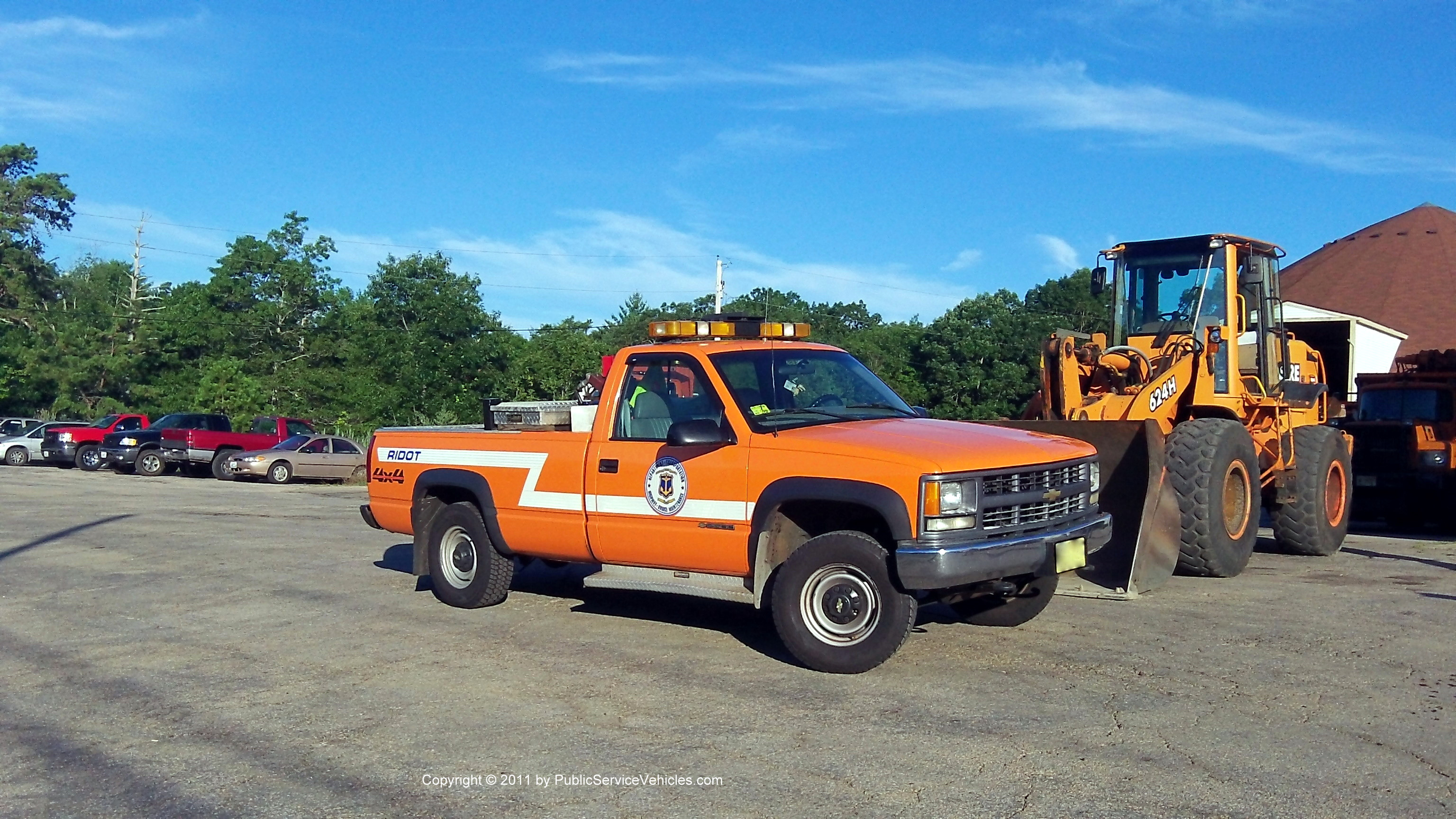 A photo  of Rhode Island Department of Transportation
            Truck 1791, a 1988-1998 Chevrolet 2500             taken by Kieran Egan