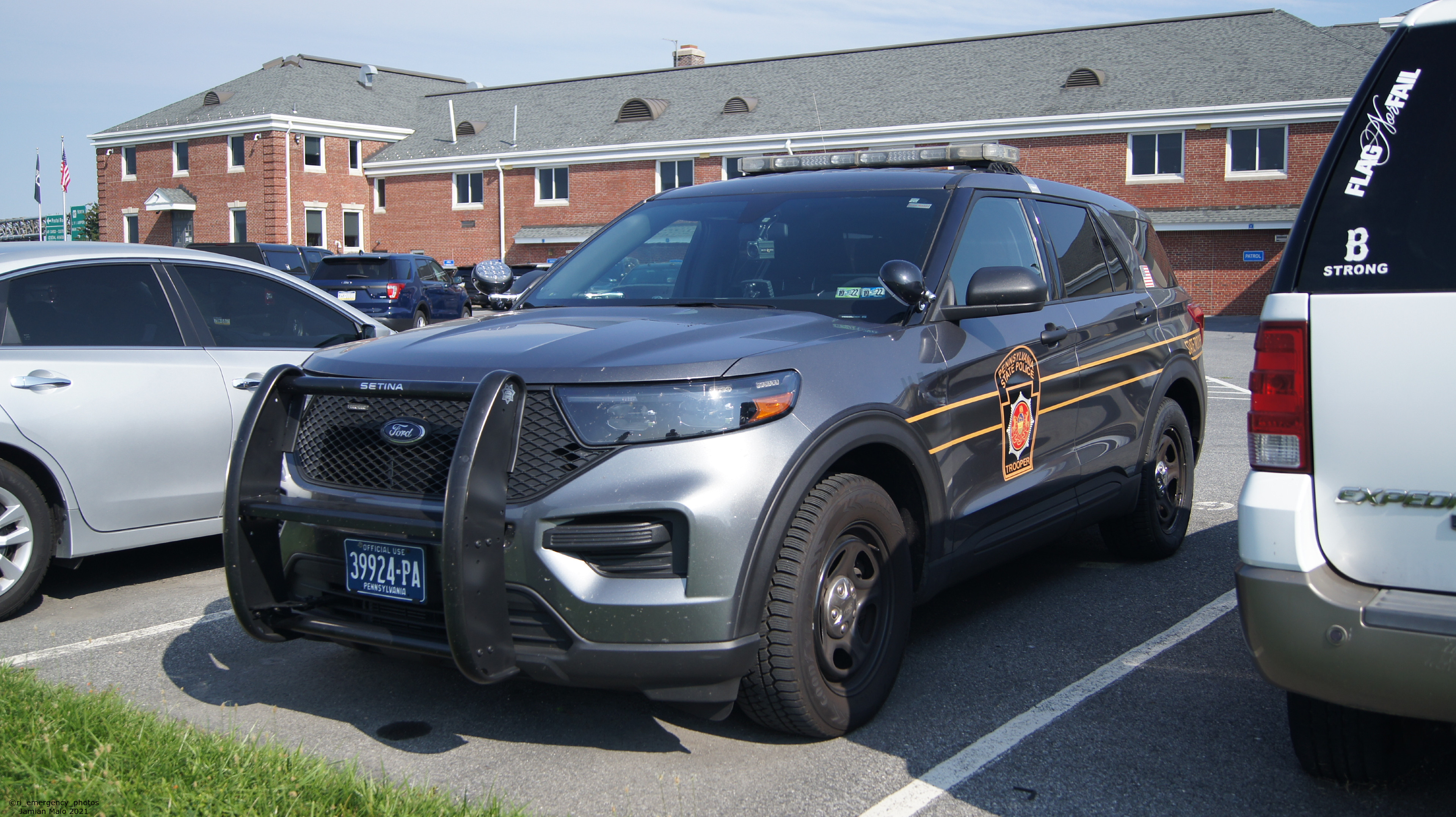 A photo  of Pennsylvania State Police
            Cruiser M5 2, a 2020-2021 Ford Police Interceptor Utility             taken by Jamian Malo