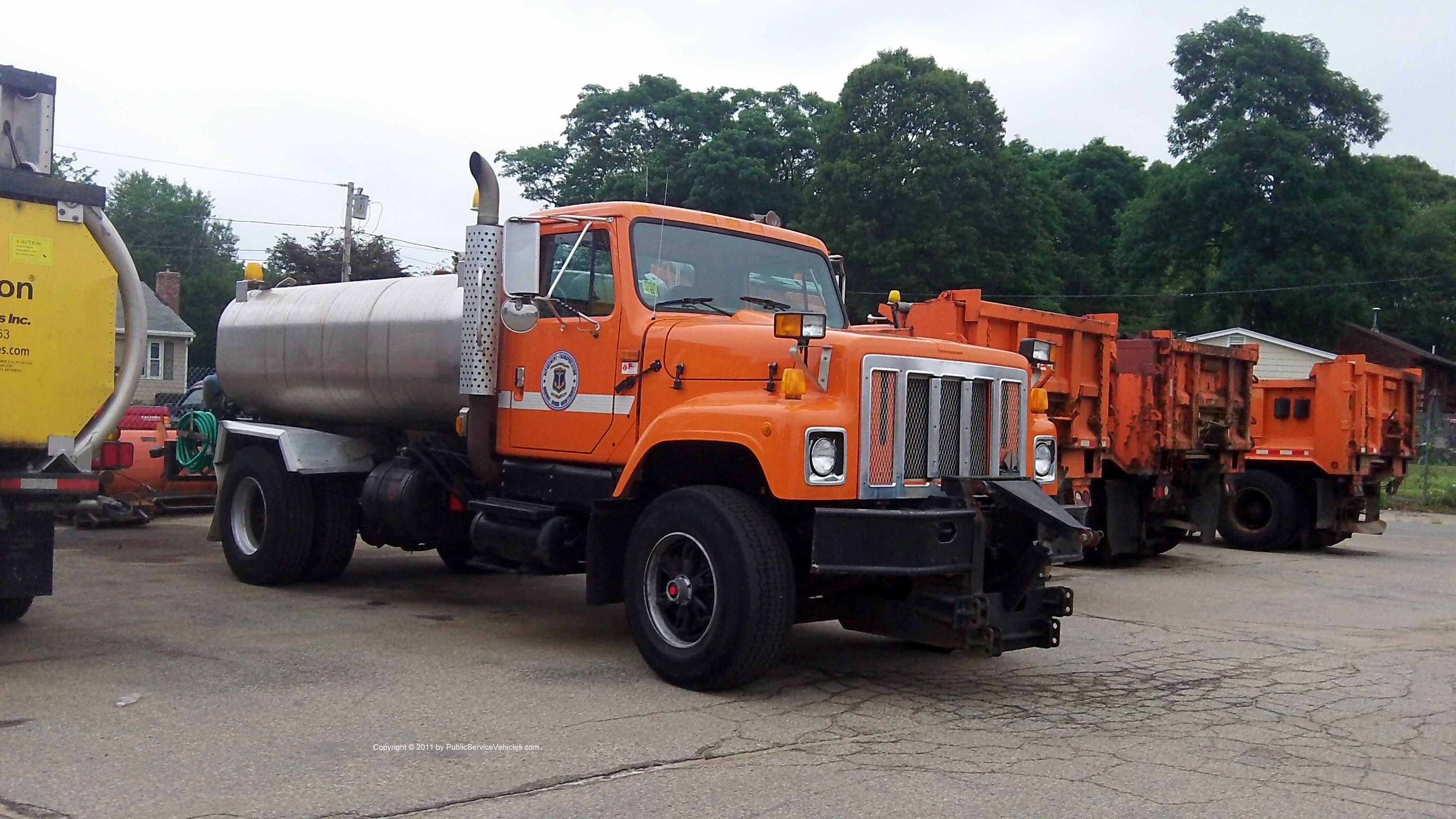 A photo  of Rhode Island Department of Transportation
            Truck 2498, a 1978-1989 Mack S-Series             taken by Kieran Egan