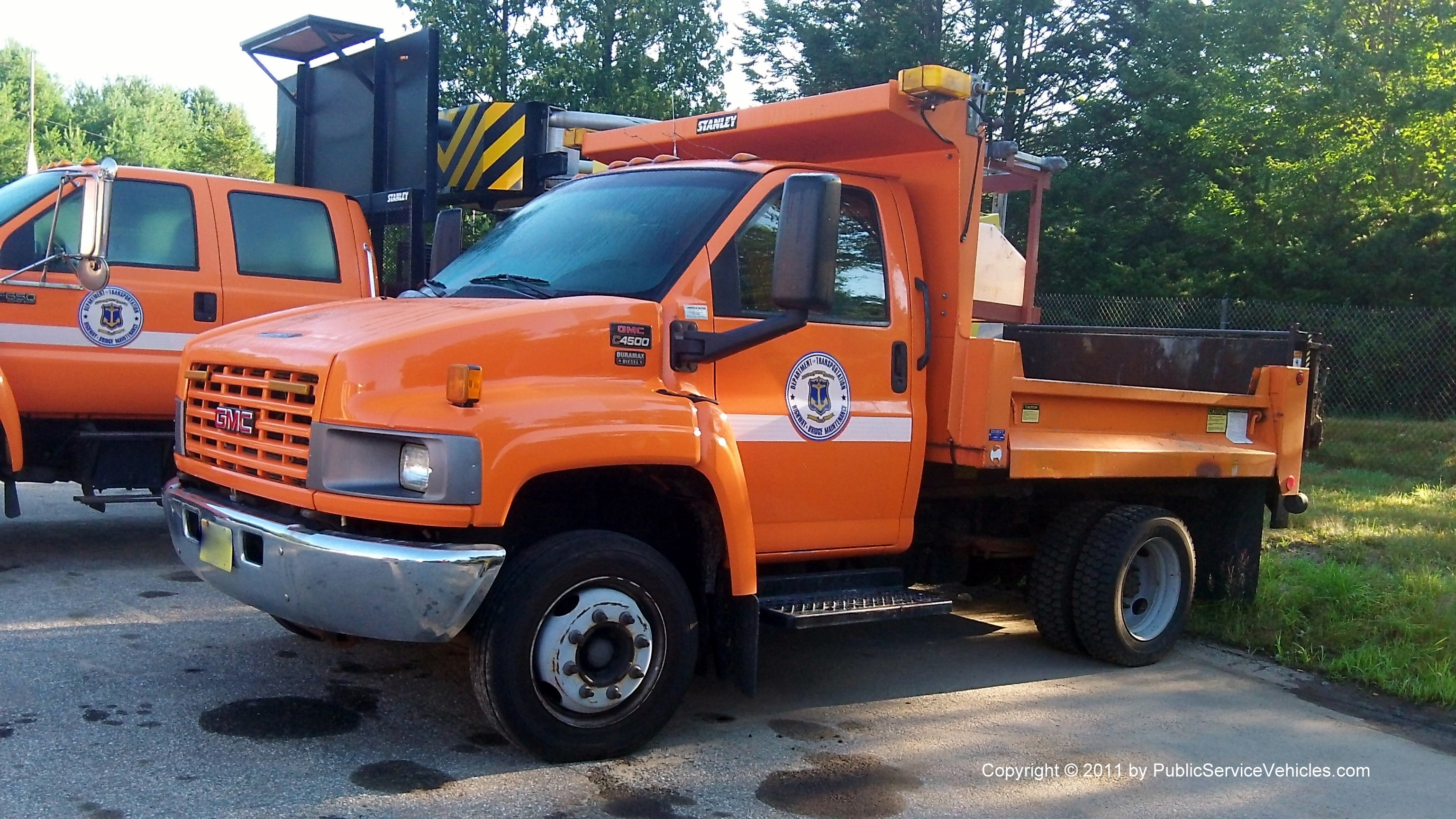 A photo  of Rhode Island Department of Transportation
            Truck 768, a 2003-2005 GMC C4500             taken by Kieran Egan