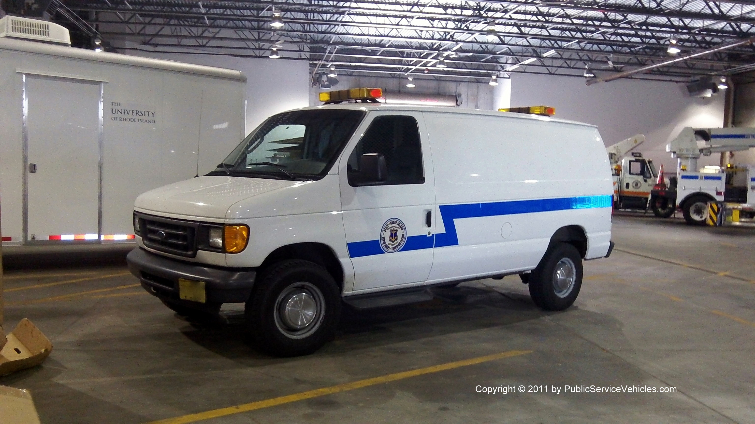 A photo  of Rhode Island Department of Transportation
            Van 1142, a 1997-2007 Ford Econoline             taken by Kieran Egan