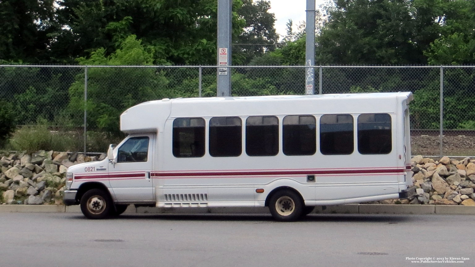 A photo  of Rhode Island Public Transit Authority
            Paratransit Bus 0821, a 2008 Ford E-450 Bus             taken by Kieran Egan