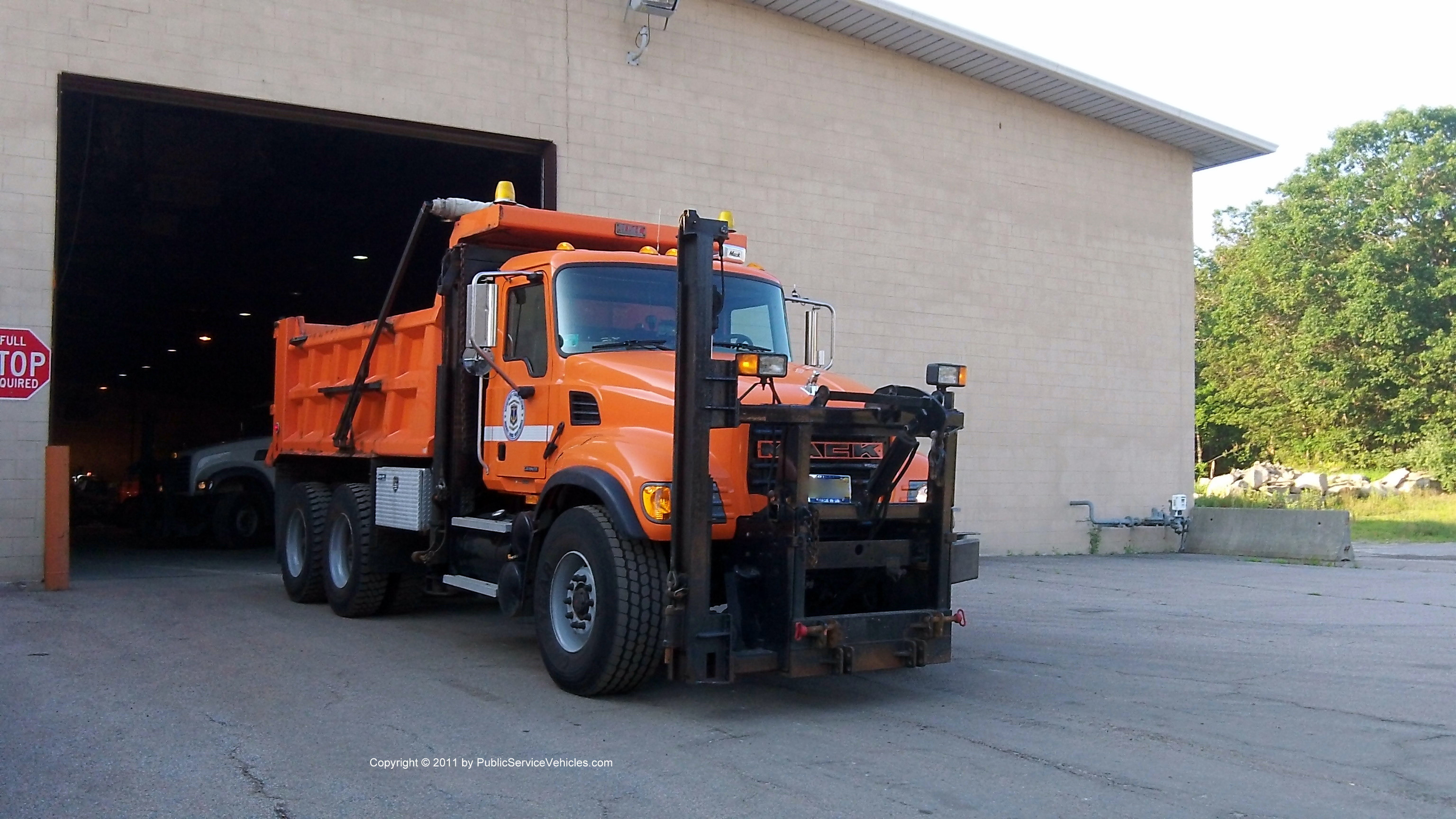 A photo  of Rhode Island Department of Transportation
            Truck 485, a 1990-2010 Mack             taken by Kieran Egan