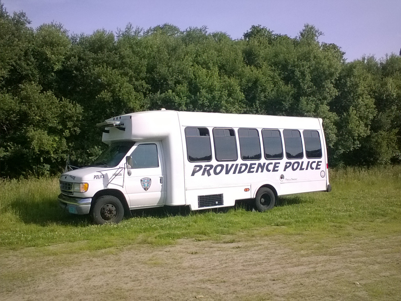 A photo  of Providence Police
            Bus 29, a 1996-2006 Ford Bus             taken by @riemergencyvehicles