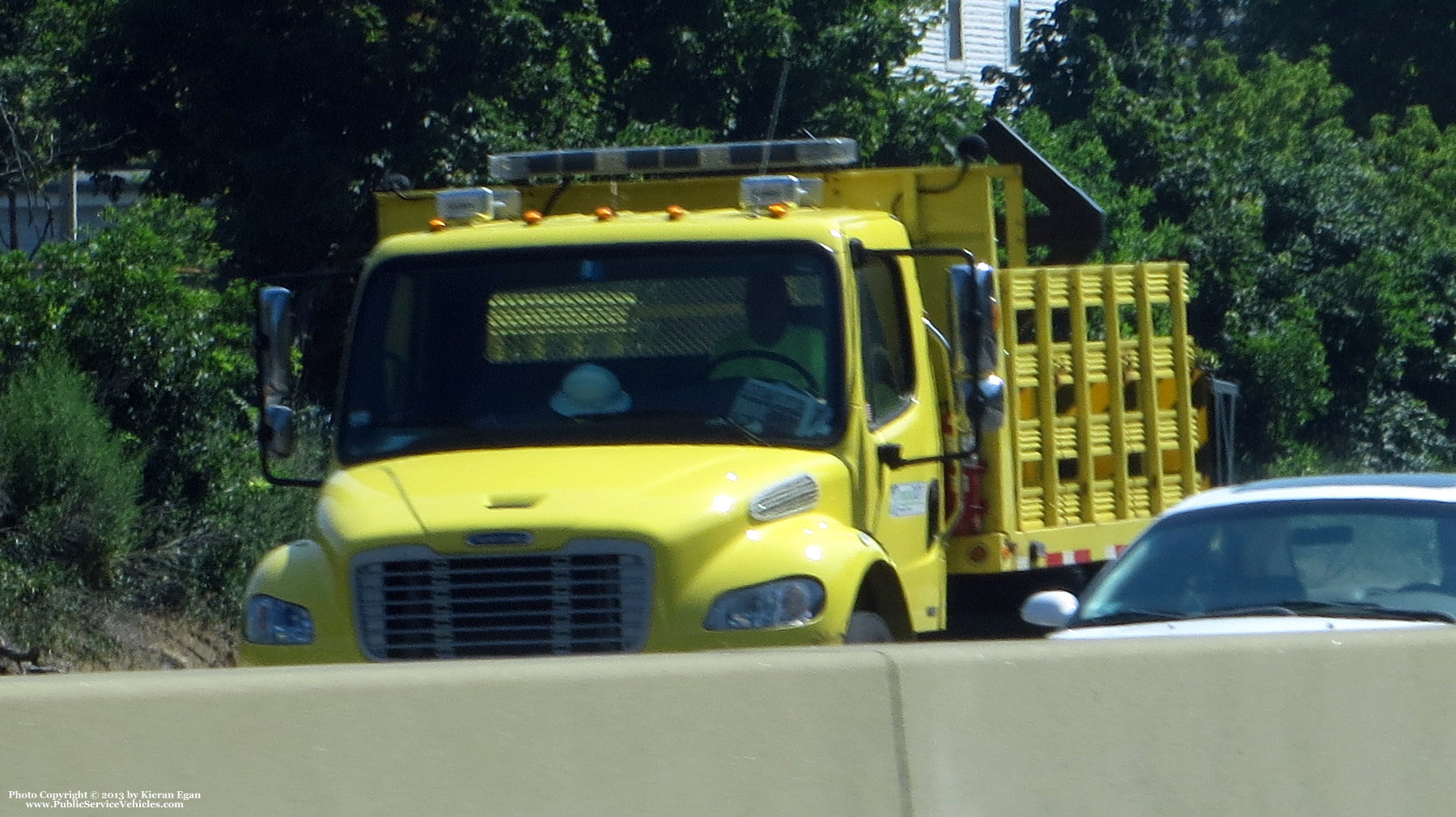 A photo  of Massachusetts Department of Transportation
            Attenuator Truck, a 2010-2013 Freightliner             taken by Kieran Egan