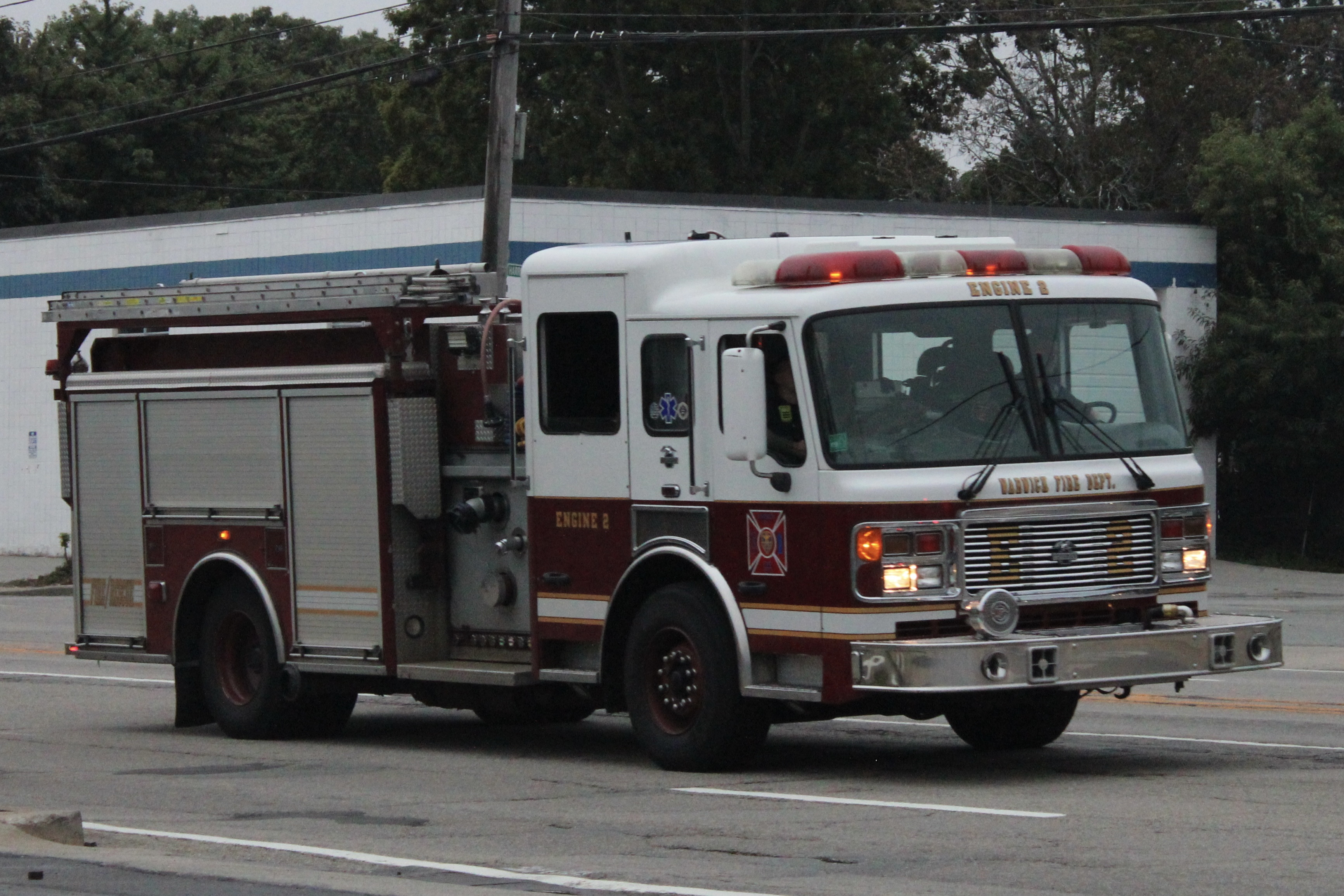 A photo  of Warwick Fire
            Engine 2, a 2004 American LaFrance Eagle             taken by @riemergencyvehicles