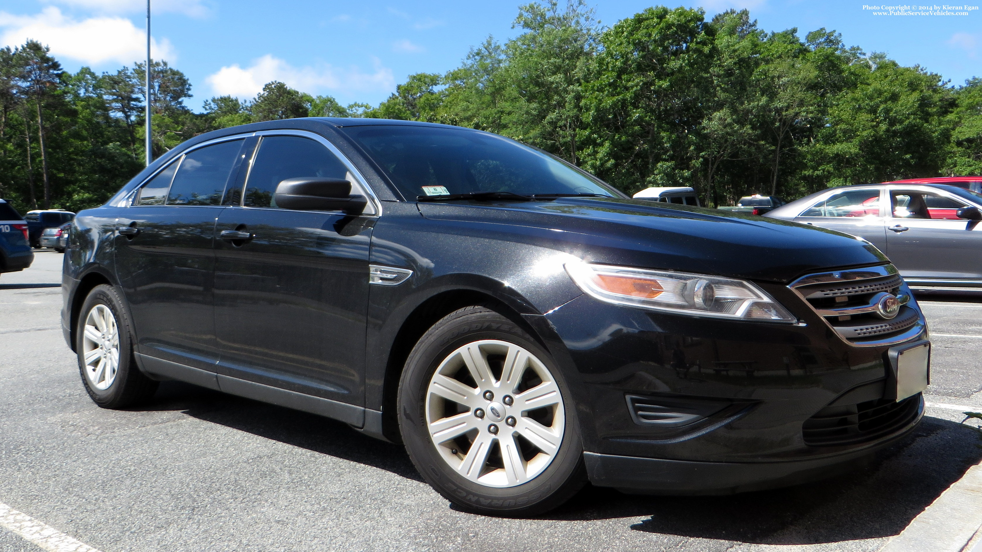 A photo  of Barnstable Police
            E-2, a 2012-2014 Ford Taurus             taken by Kieran Egan