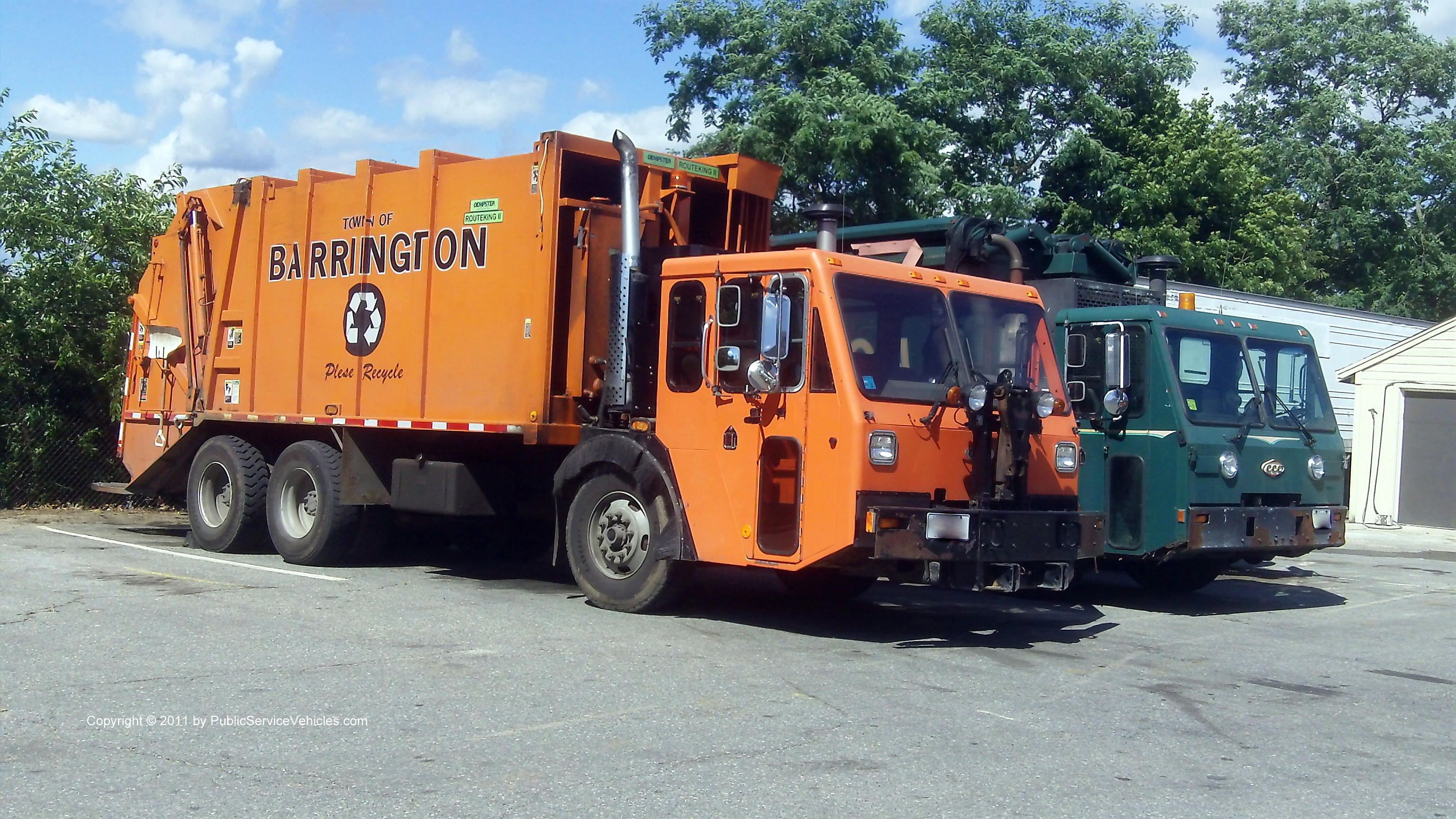 A photo  of Barrington Public Works
            Truck 174, a 1995 Crane Carrier/Dexter RoadRanger             taken by Kieran Egan