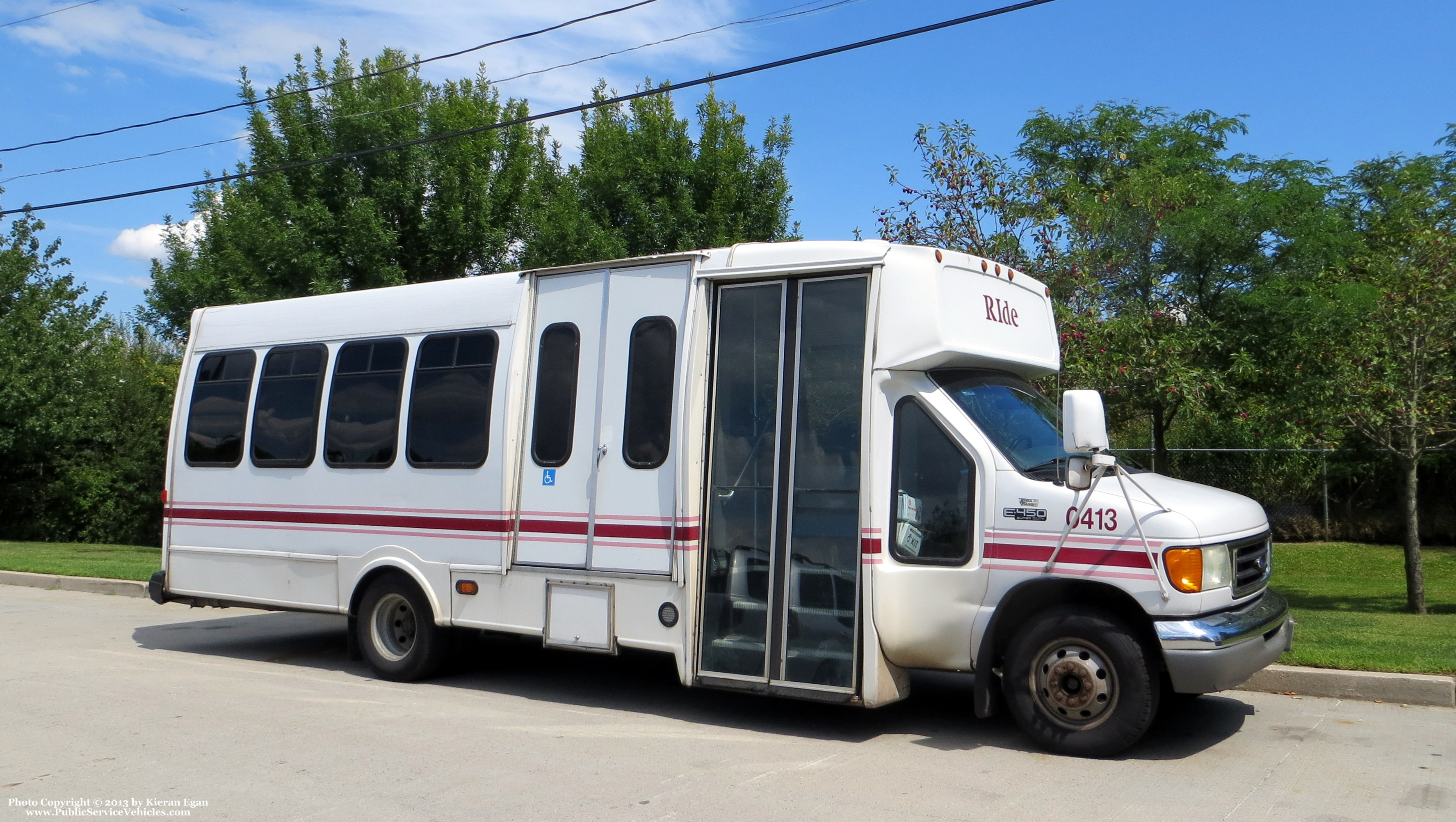 A photo  of Rhode Island Public Transit Authority
            Paratransit Bus 0413, a 2004 Ford E-450 Bus             taken by Kieran Egan