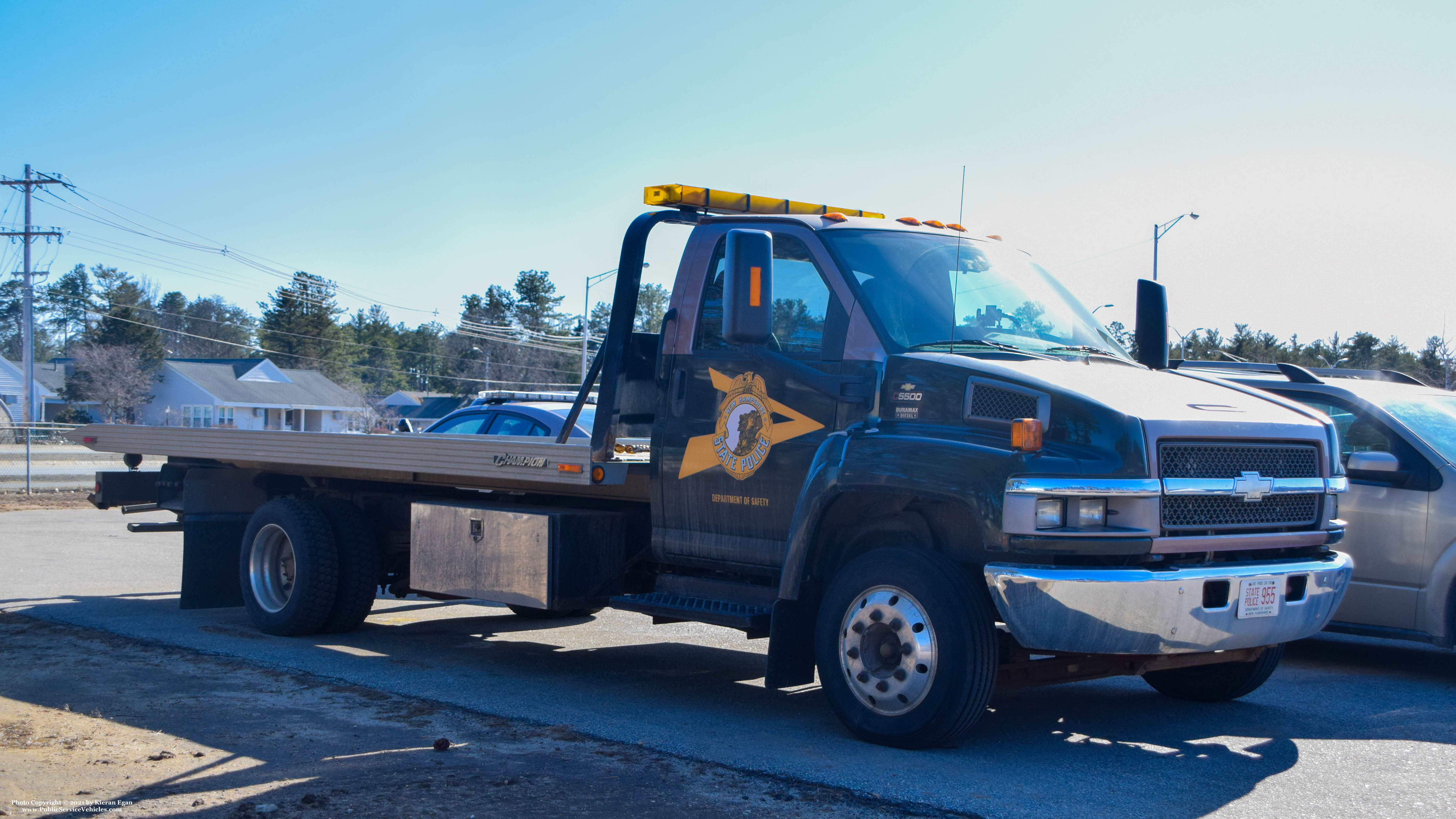 A photo  of New Hampshire State Police
            Truck 955, a 2003-2009 Chevrolet C5500/Champion Rollback             taken by Kieran Egan