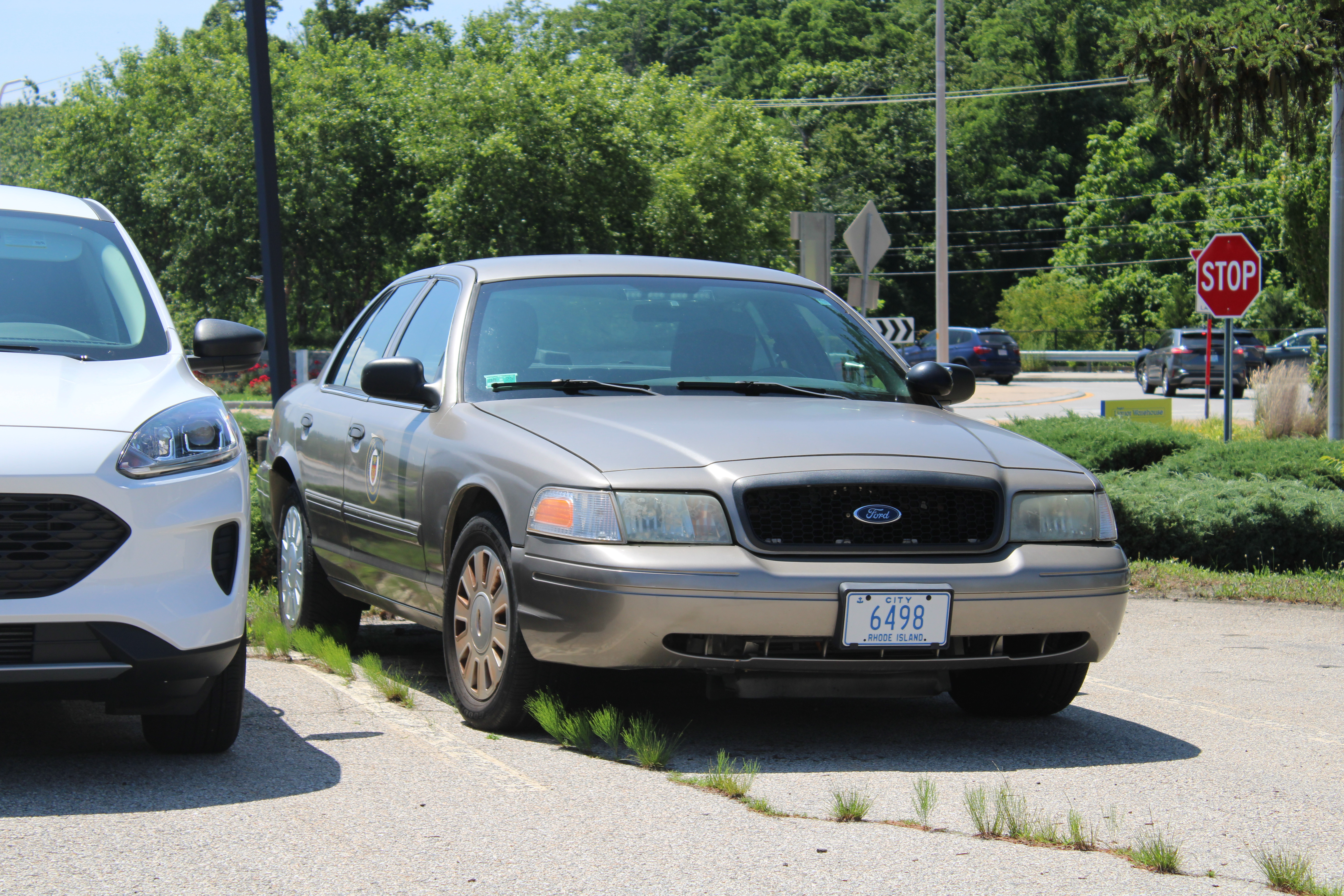 A photo  of Warwick Public Works
            Car 6498, a 2006-2008 Ford Crown Victoria Police Interceptor             taken by @riemergencyvehicles