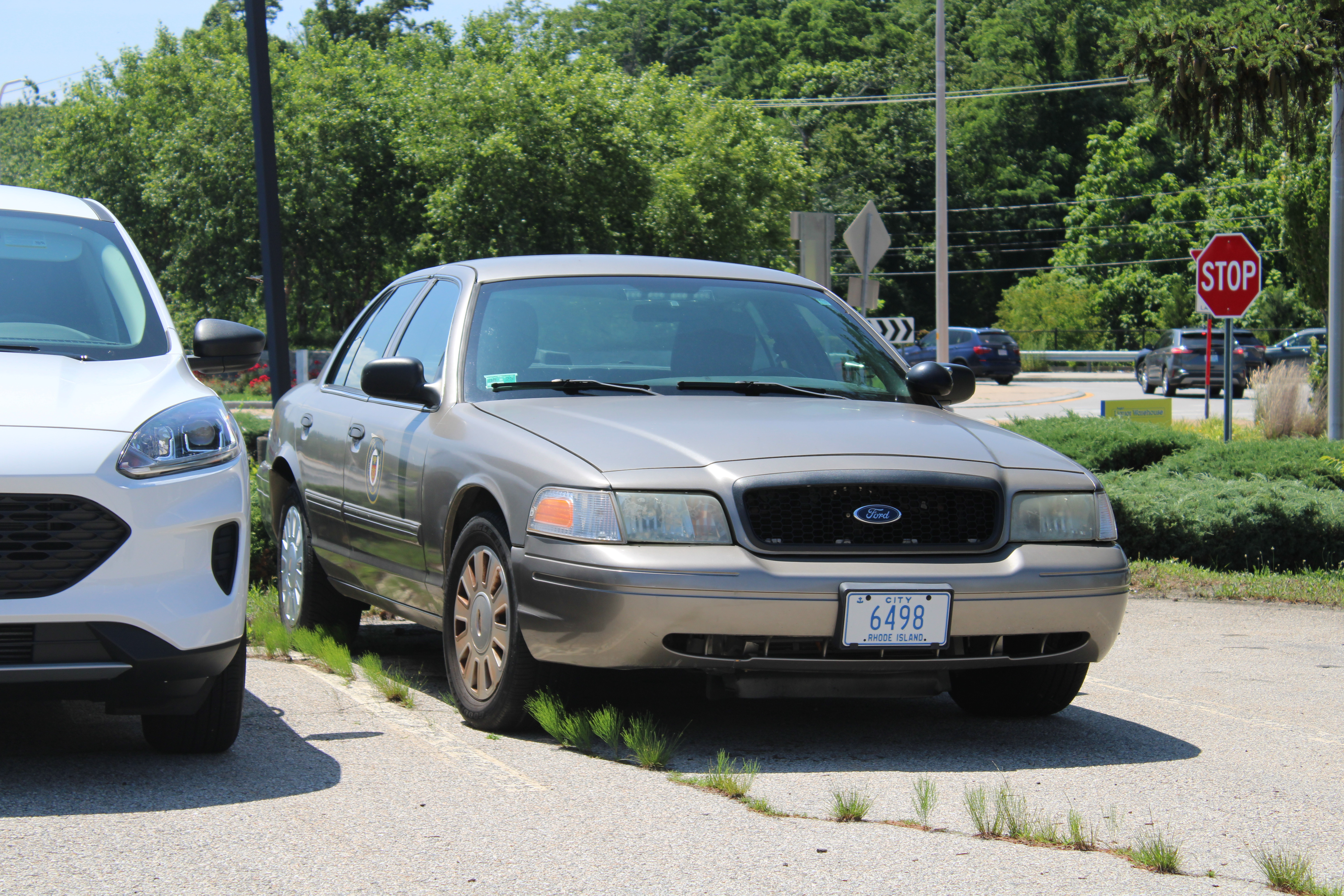A photo  of Warwick Public Works
            Car 6498, a 2006-2008 Ford Crown Victoria Police Interceptor             taken by @riemergencyvehicles