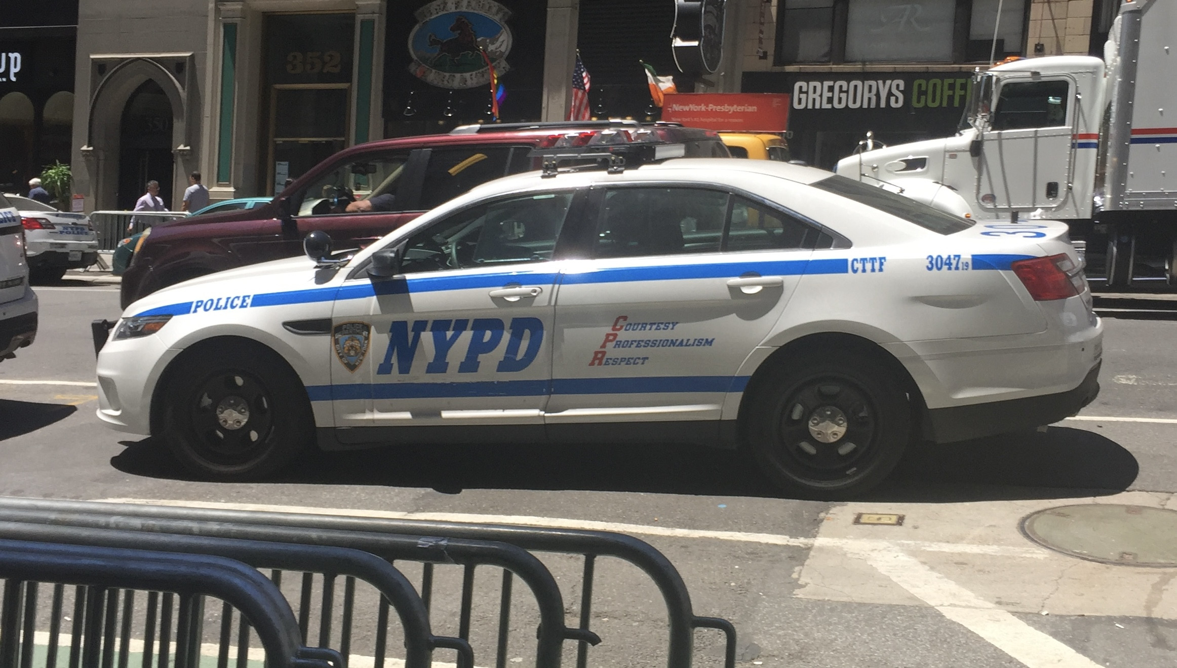 A photo  of New York Police Department
            Cruiser 3047 19, a 2019 Ford Police Interceptor Sedan             taken by @riemergencyvehicles