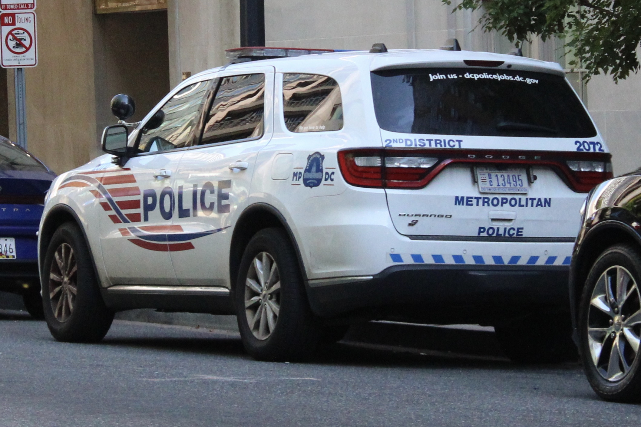 A photo  of Metropolitan Police Department of the District of Columbia
            Cruiser 2072, a 2020 Dodge Durango             taken by @riemergencyvehicles
