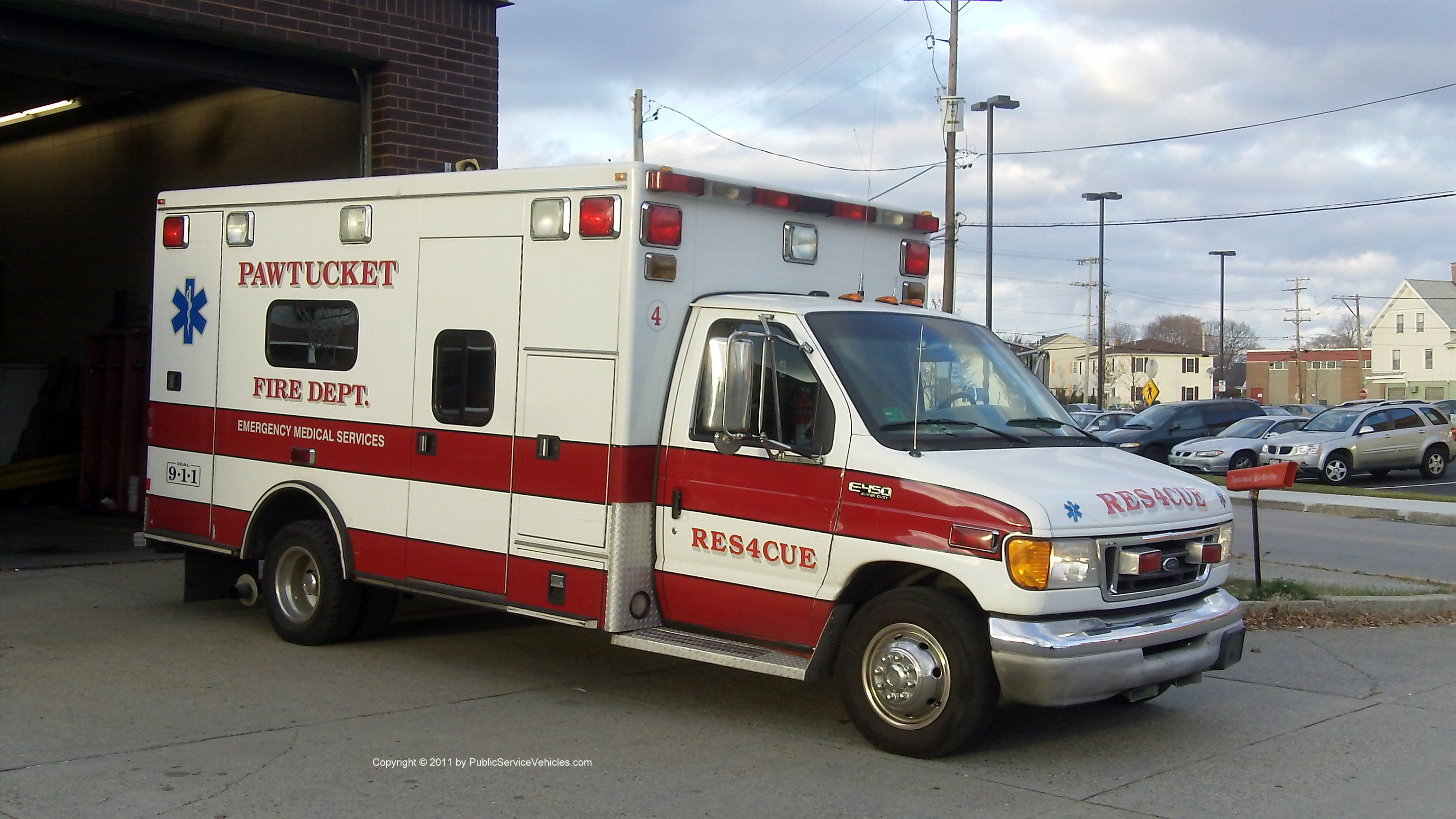 A photo  of Pawtucket Fire
            Rescue 4, a 1999 Ford E-450             taken by Kieran Egan