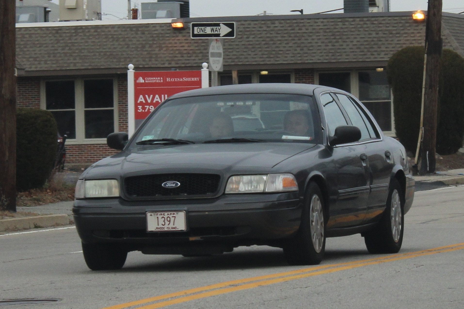 A photo  of Warwick Fire
            Unmarked Unit, a 2009-2011 Ford Crown Victoria Police Interceptor             taken by @riemergencyvehicles