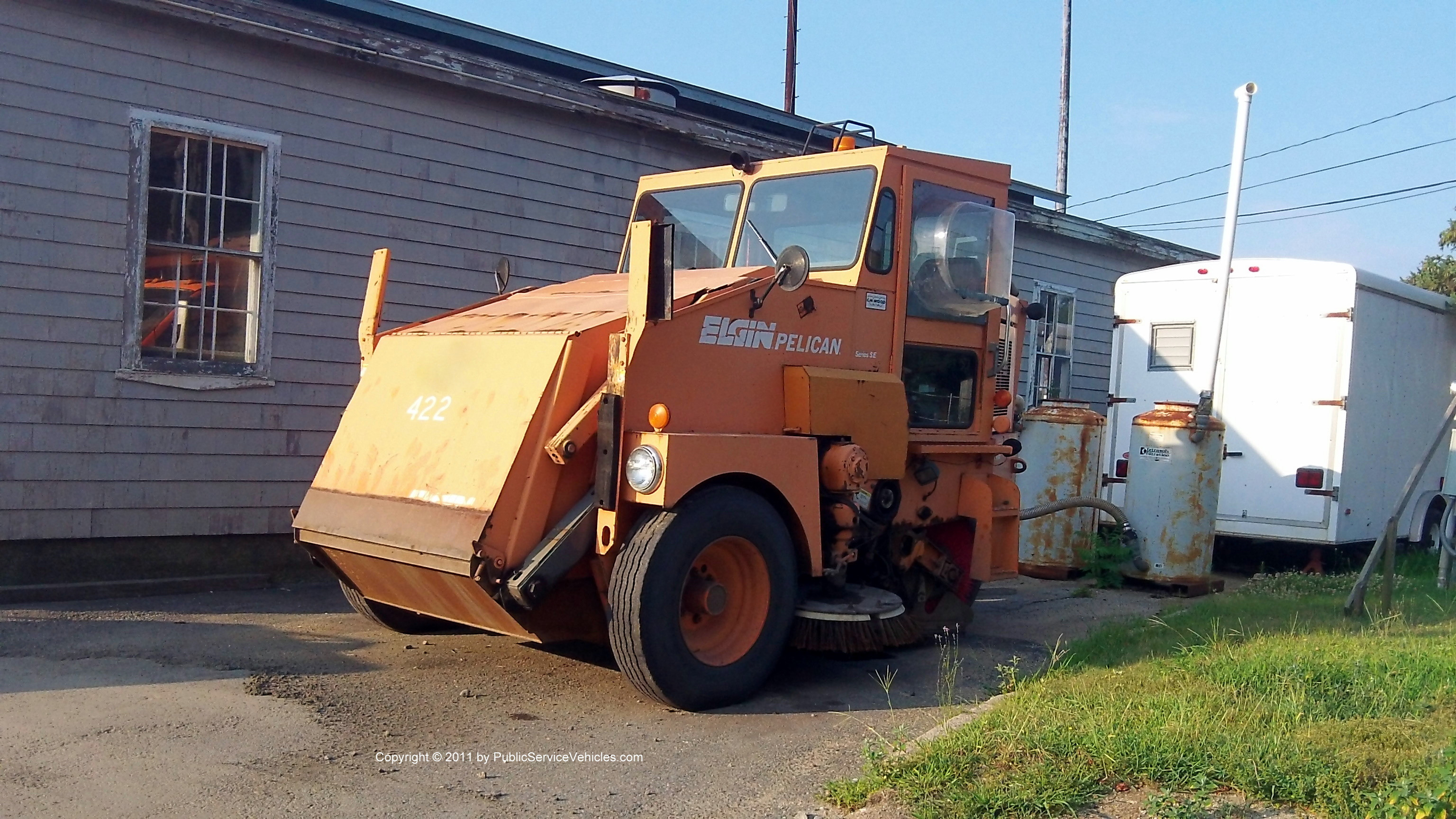 A photo  of Rhode Island Department of Transportation
            Sweeper 422, a 1989-2007 Elgin Pelican             taken by Kieran Egan